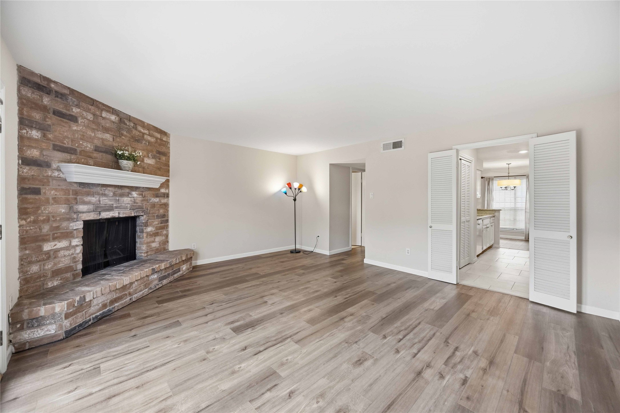 10336 Briar Forest Drive Property Photo 7
