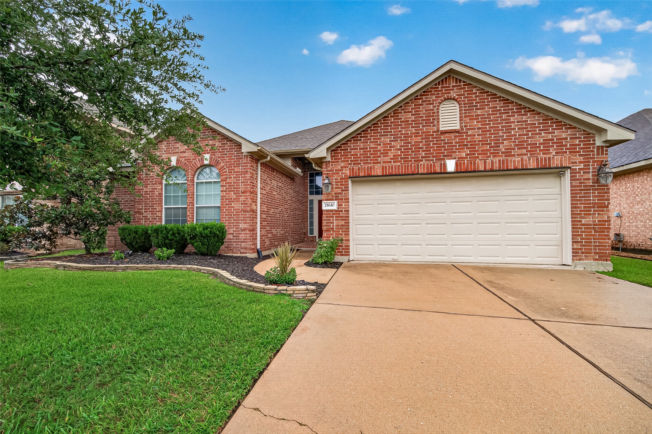 21610 Avalon Queen Drive Property Photo 1