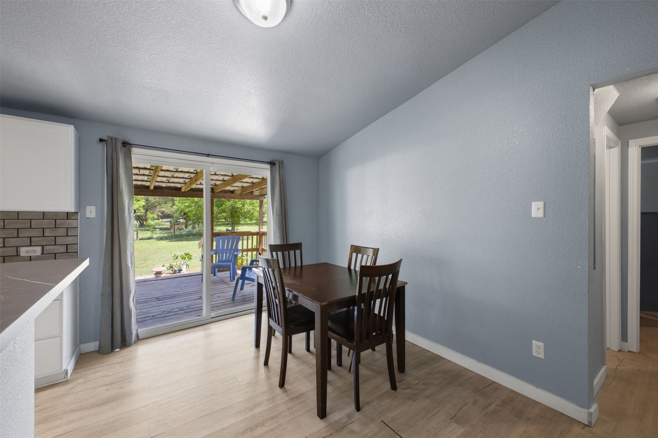 704 Riley Street Property Photo 5