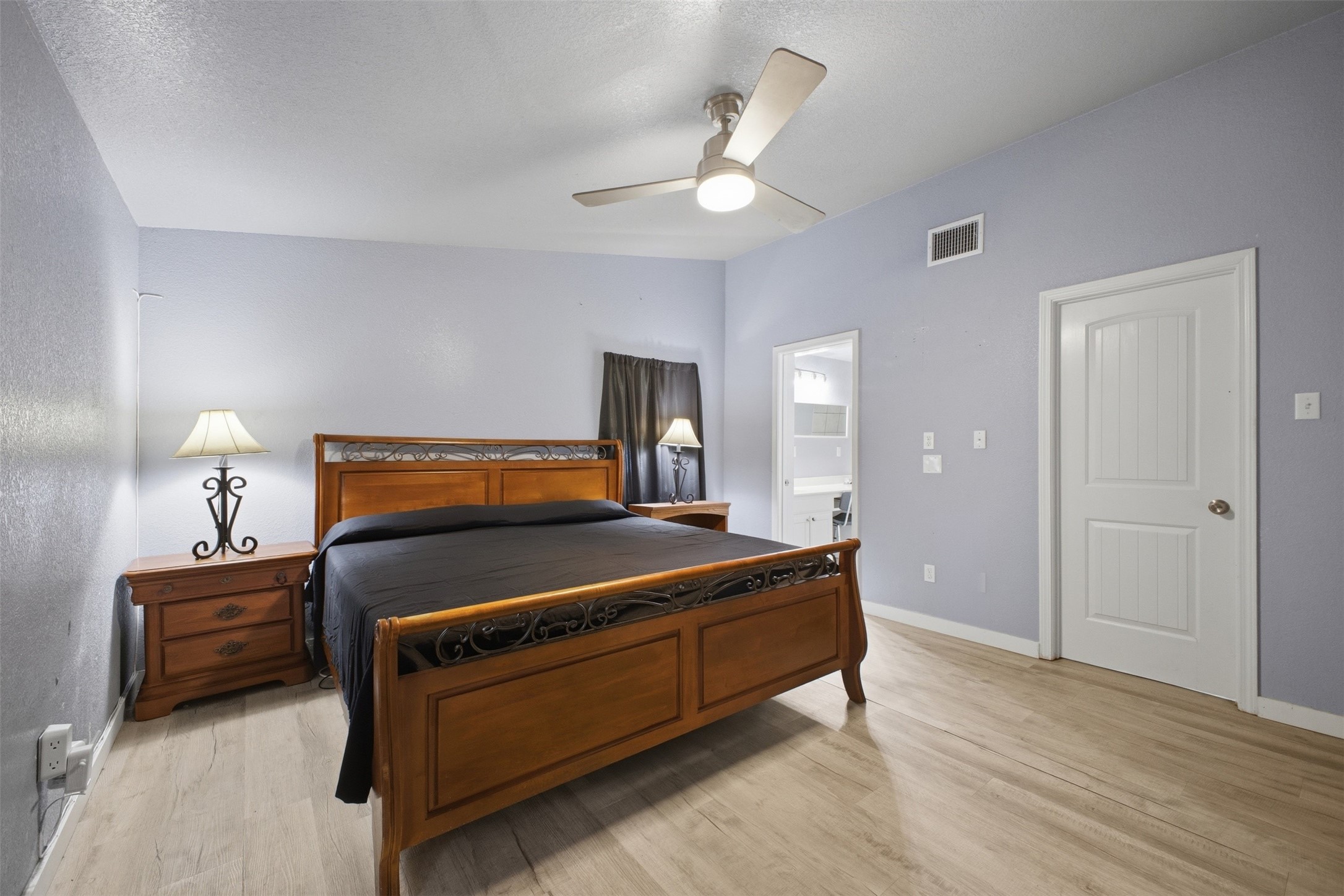 704 Riley Street Property Photo 8