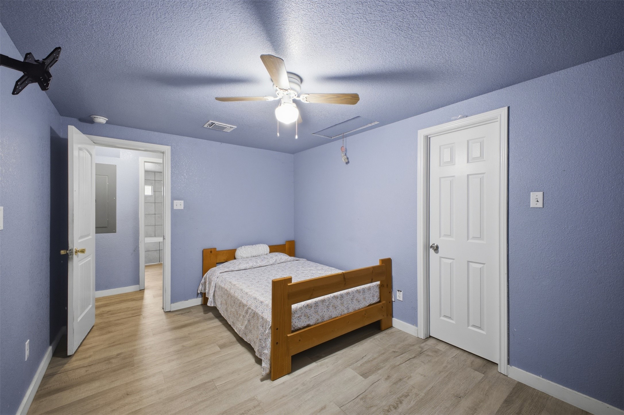 704 Riley Street Property Photo 10