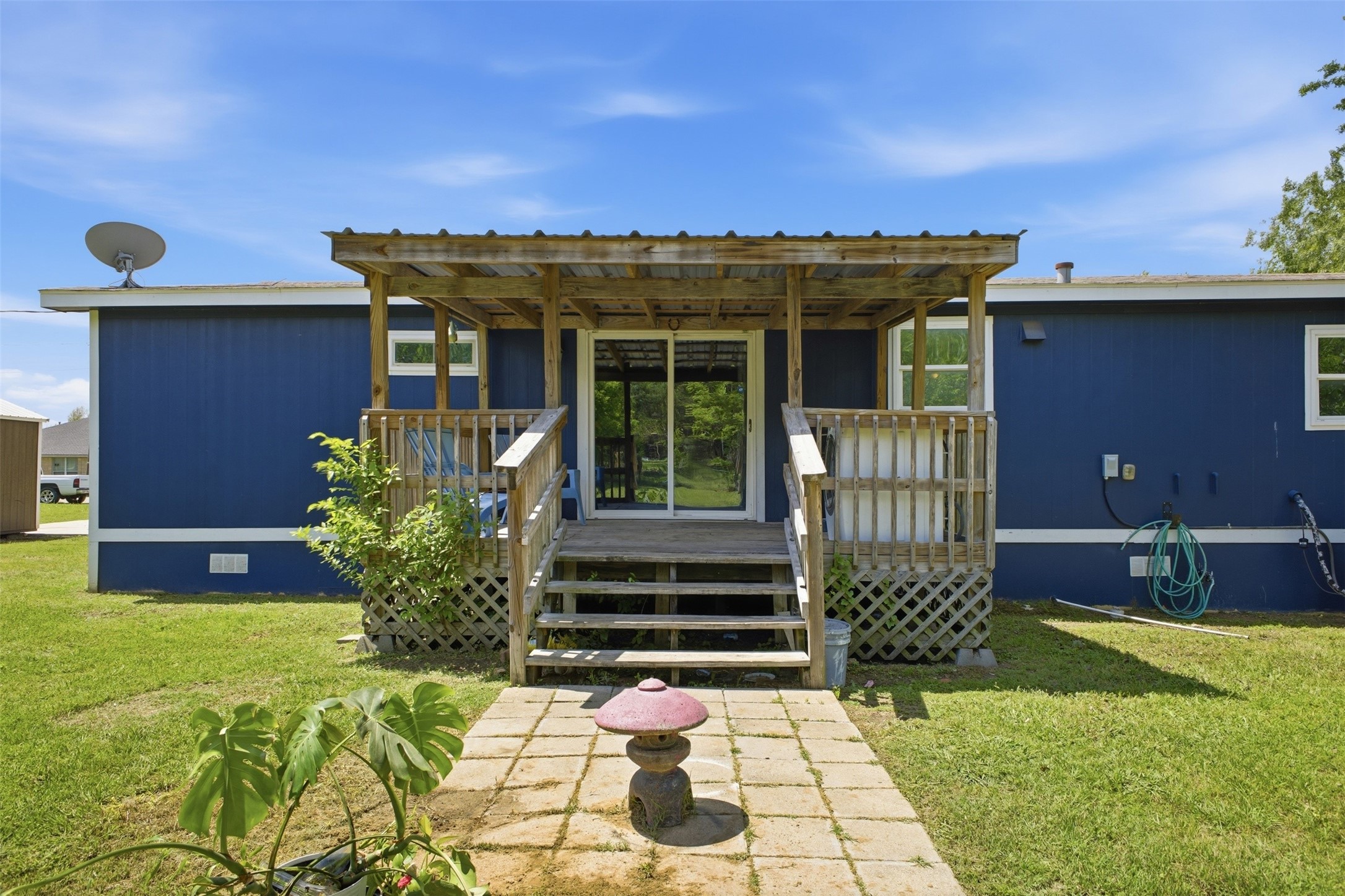 704 Riley Street Property Photo 15