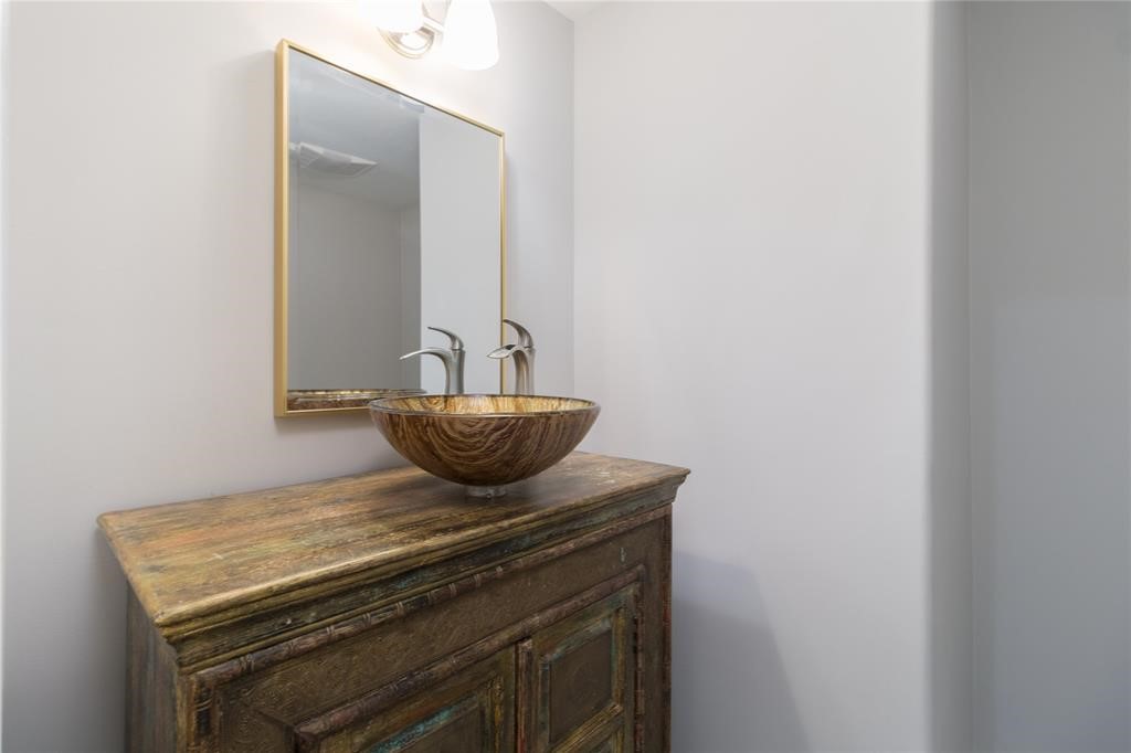 914 Main Street 1503 Property Photo 6