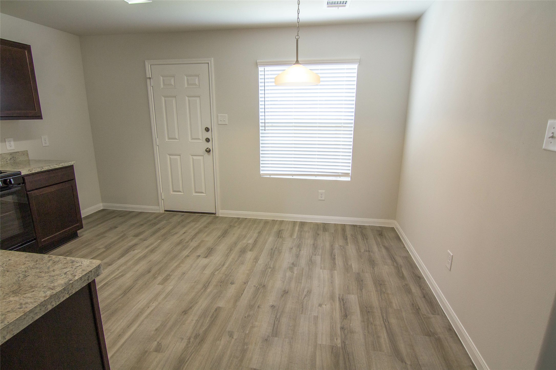18606 Queesborough Creek Property Photo 3