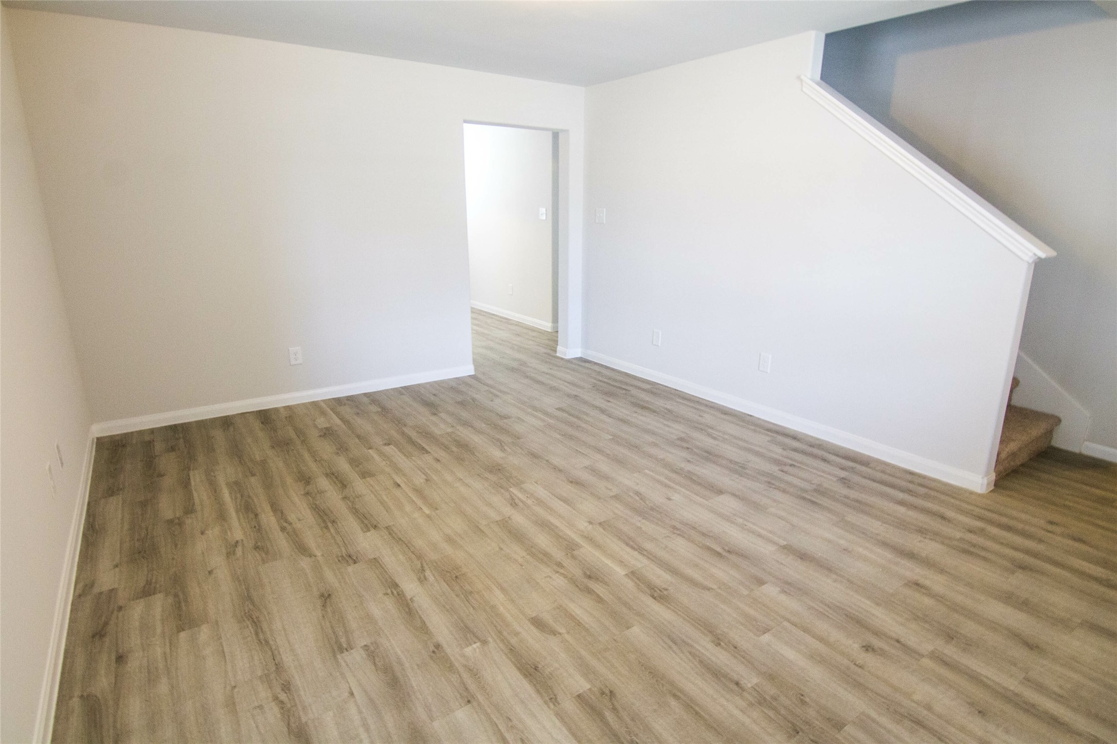 18606 Queesborough Creek Property Photo 4
