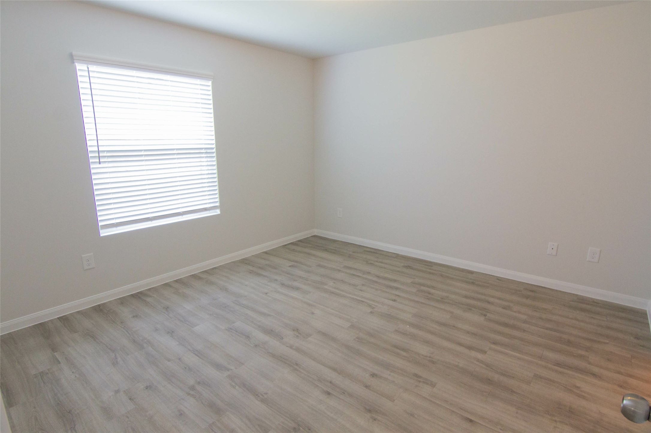 18606 Queesborough Creek Property Photo 6