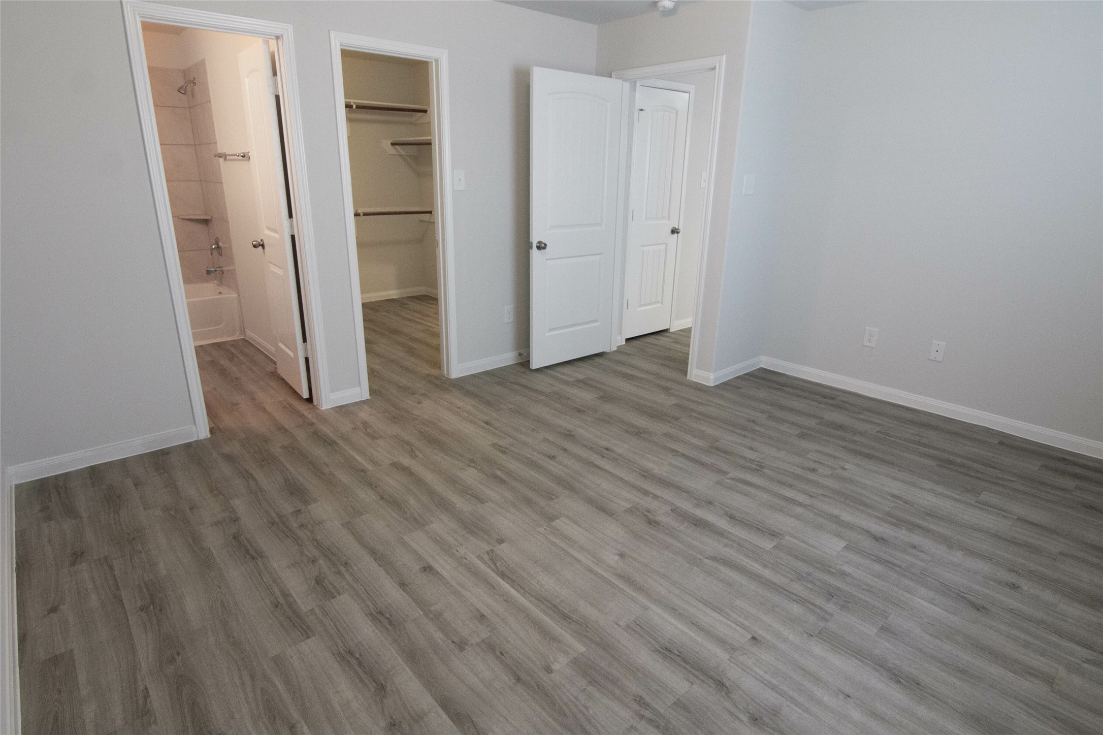 18606 Queesborough Creek Property Photo 7