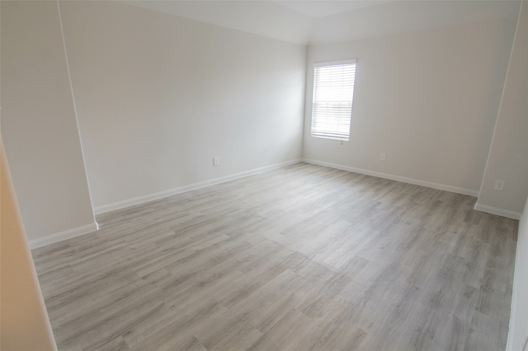 18606 Queesborough Creek Property Photo 8