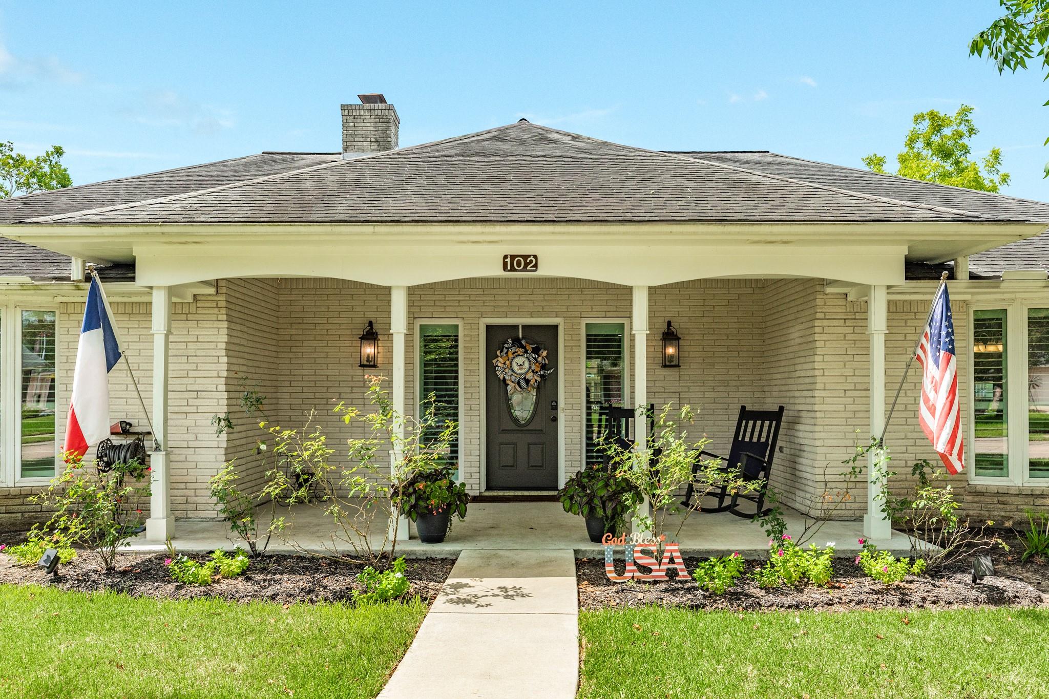 102 Buttercup Street, Lake Jackson TX 77566 Property Photo 1