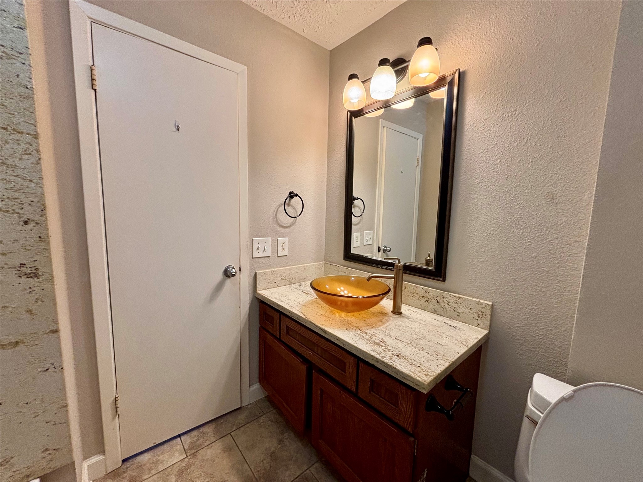 2111 Squire Dobbins Property Photo 7