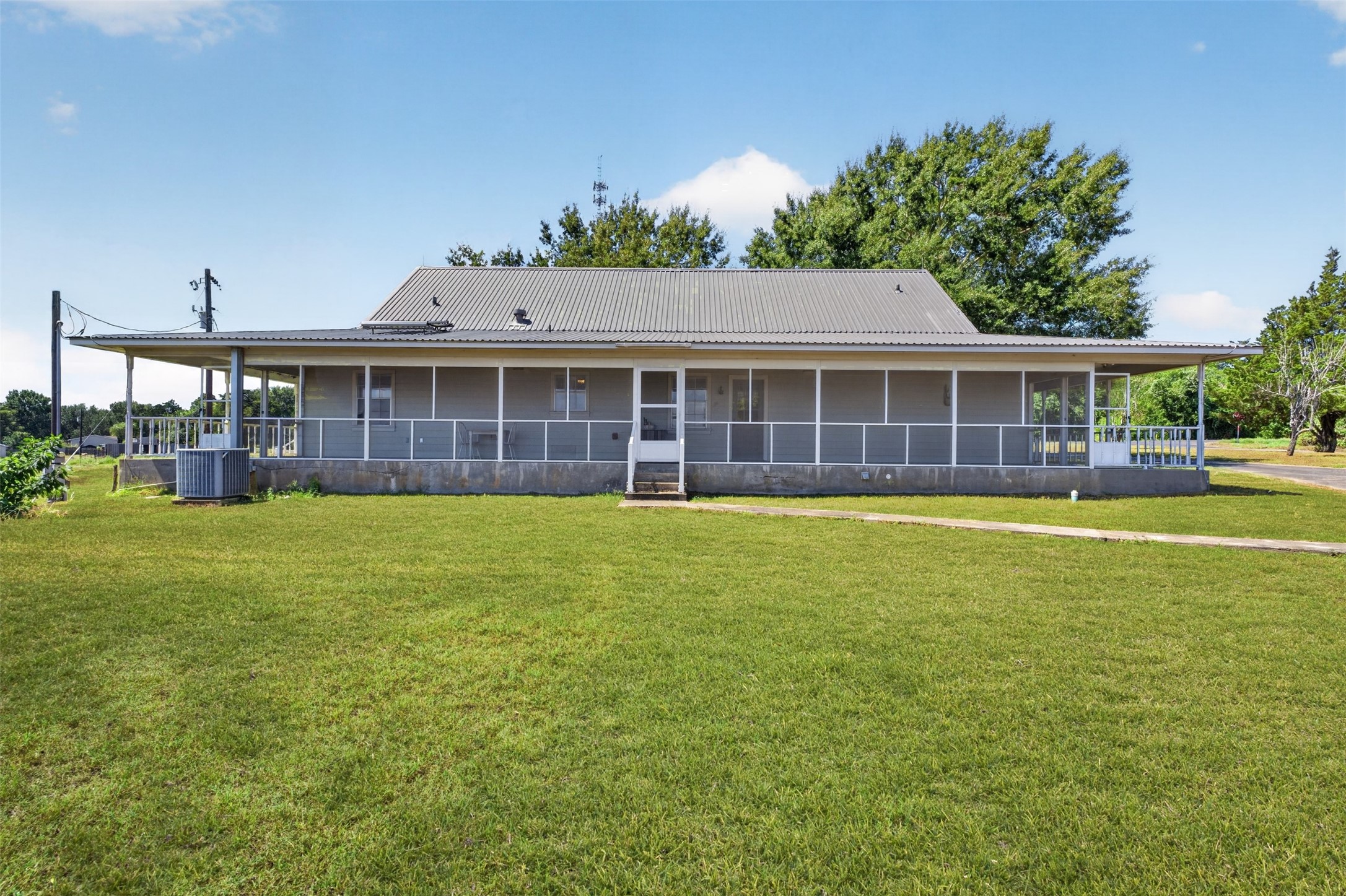 3085 Shupak Road Property Photo 4