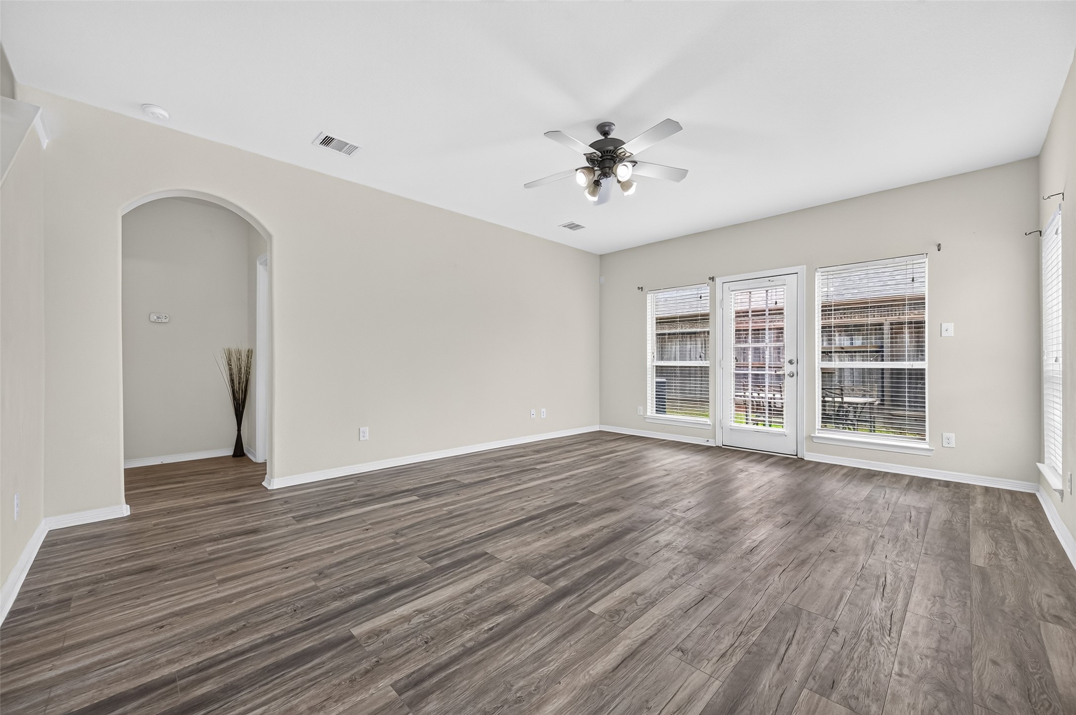 8907 Kleewood Drive Property Photo 13