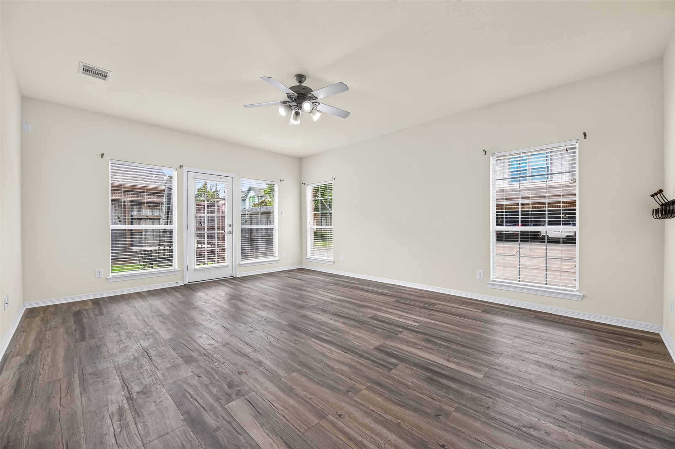 8907 Kleewood Drive Property Photo 14
