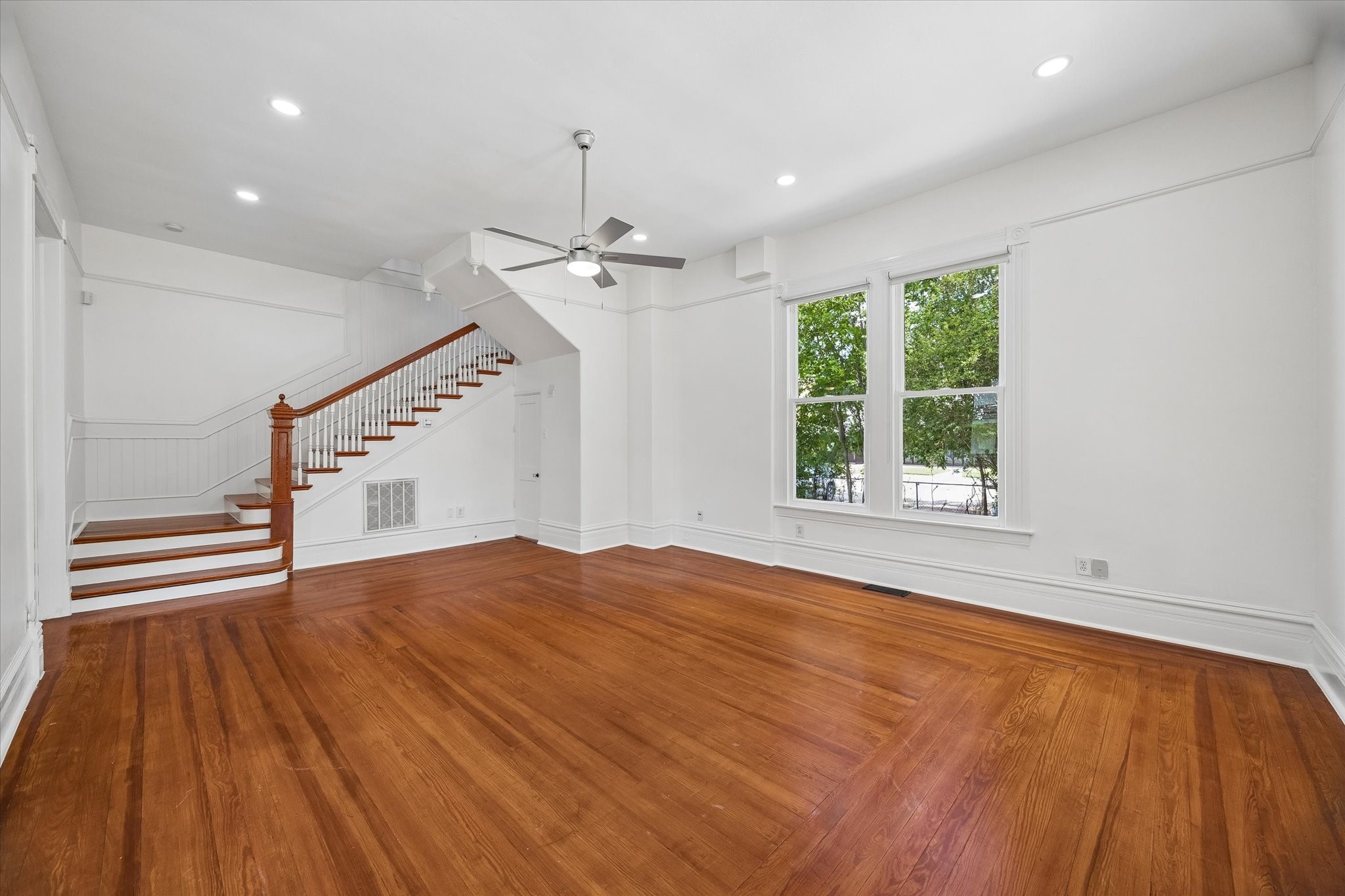 1229 Heights Boulevard Property Photo 8