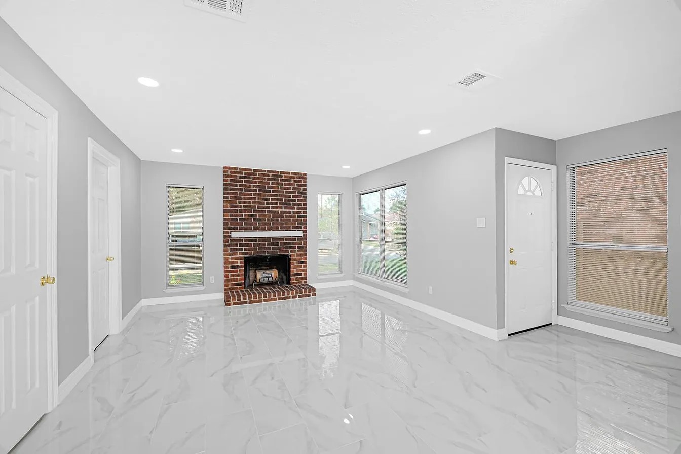 6326 Cambridge Glen Lane Property Photo 3