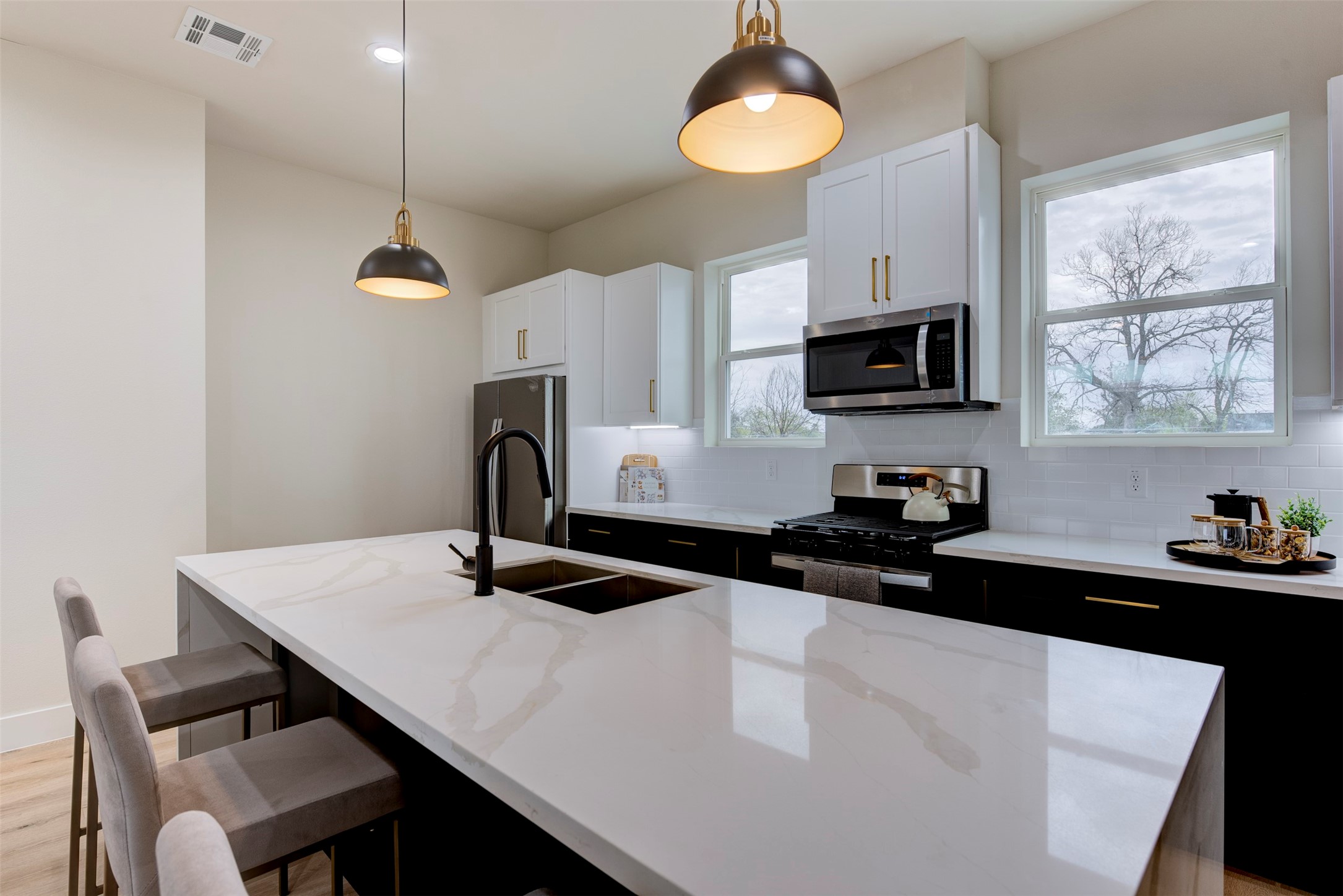 1304 Evelyn Street Property Photo 6