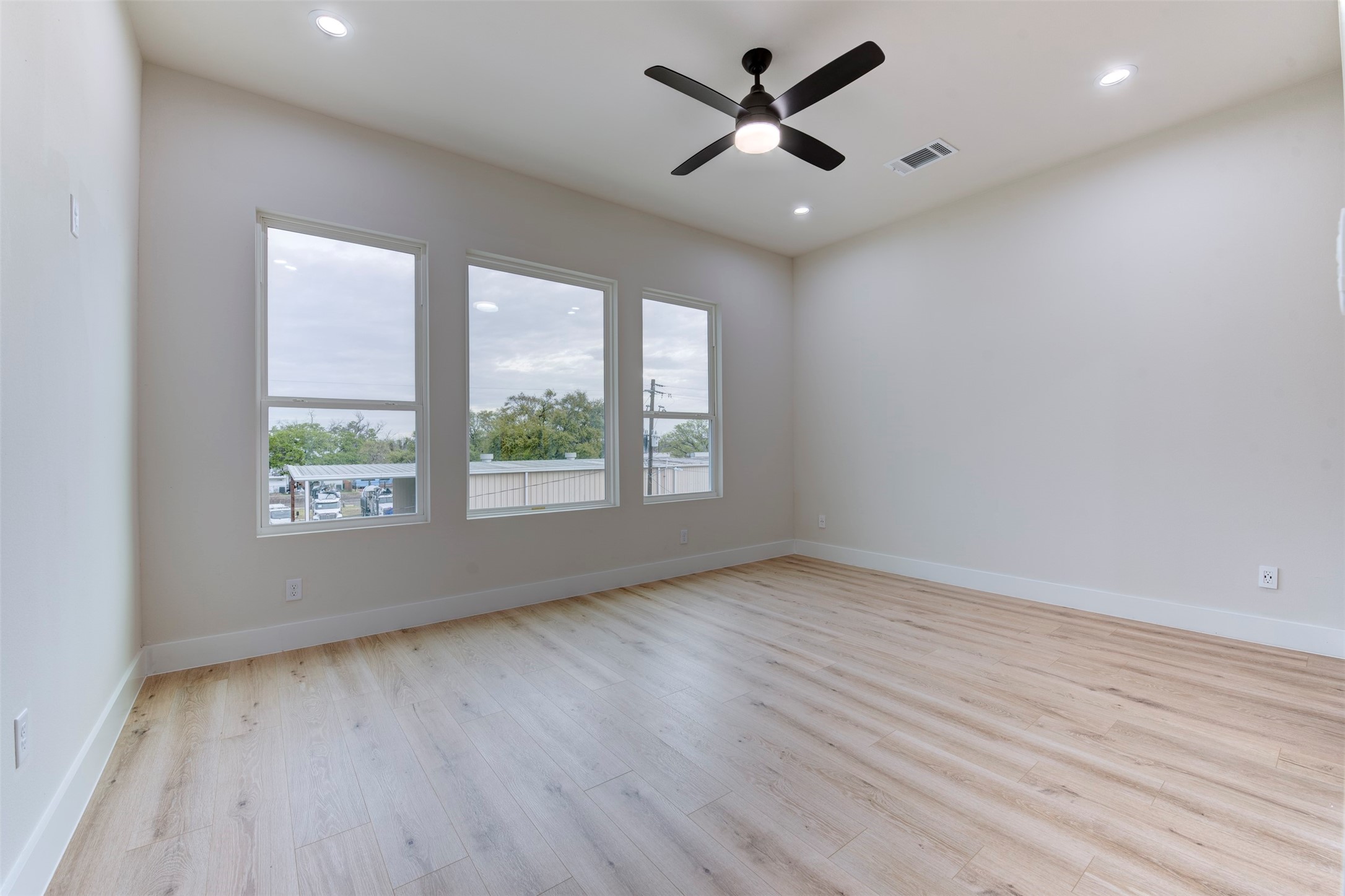 1304 Evelyn Street Property Photo 29