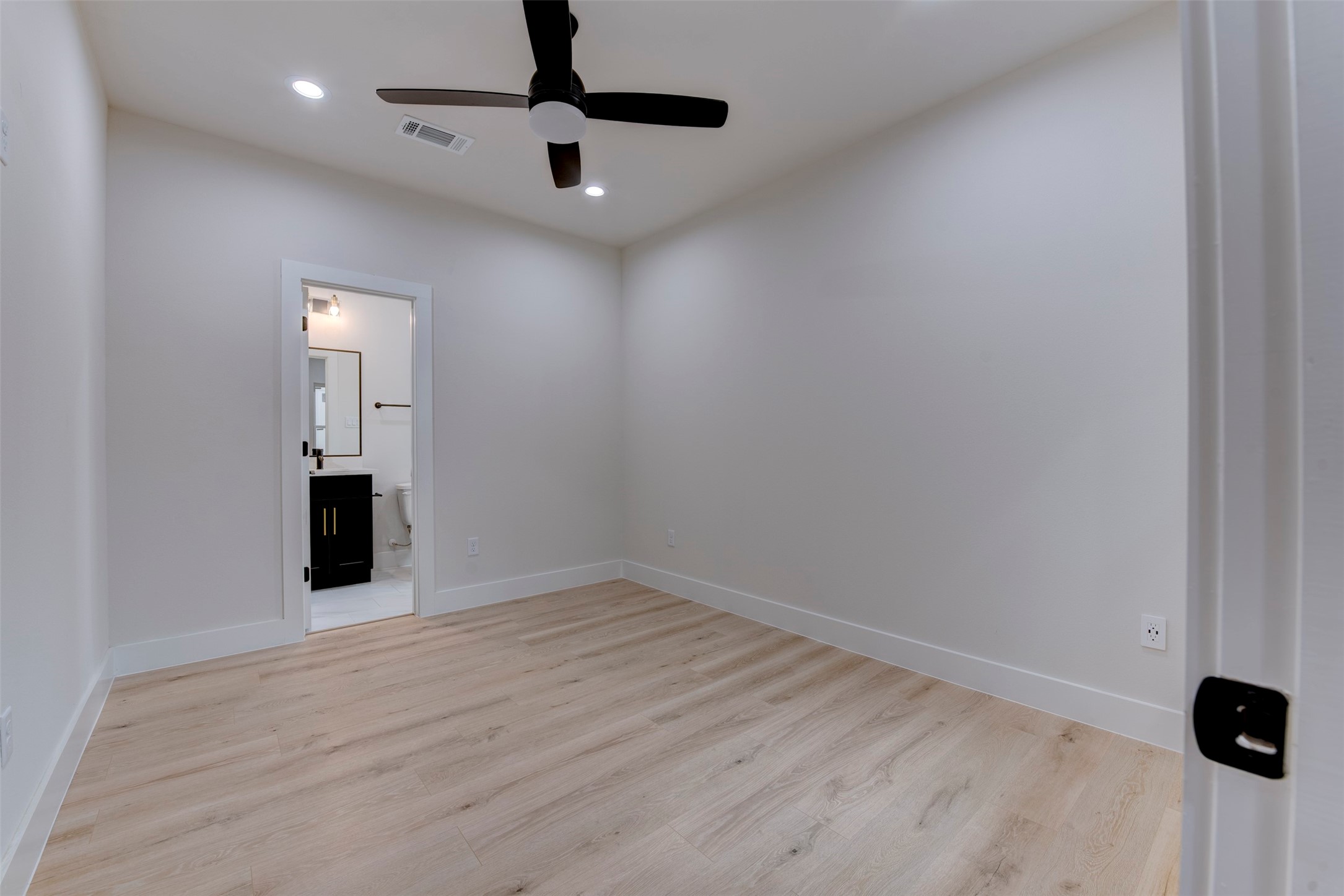 1304 Evelyn Street Property Photo 37