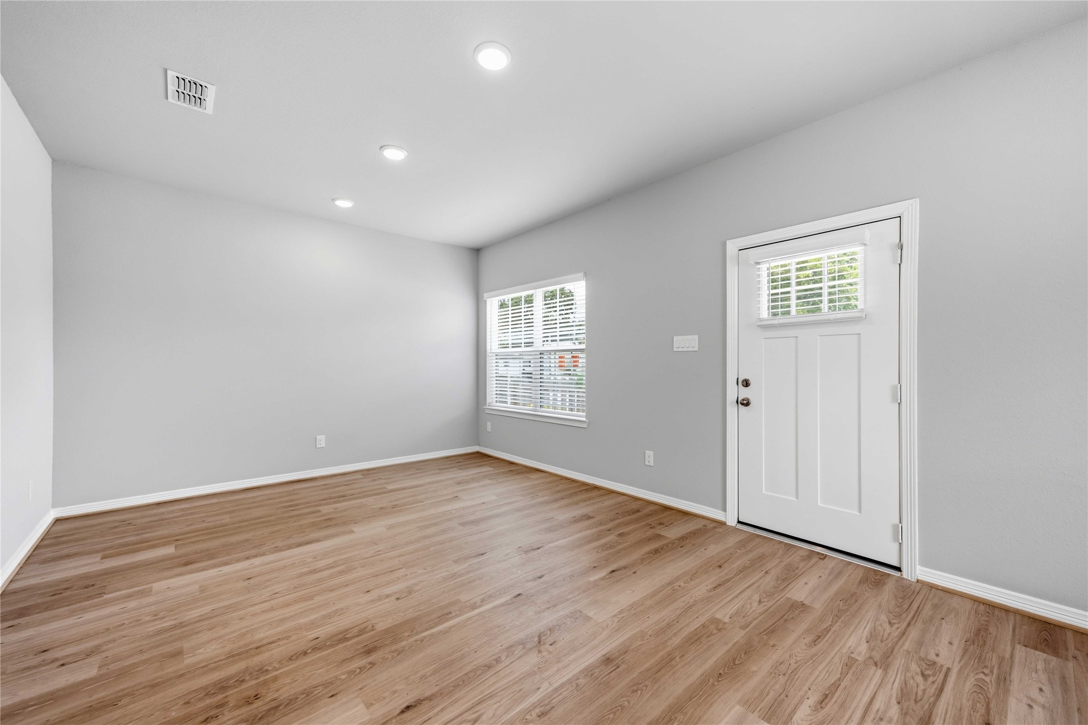 6431 Paris Street Property Photo 4