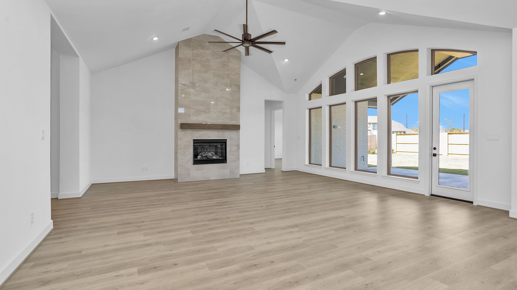 5007 Lake Vista Drive Property Photo 3