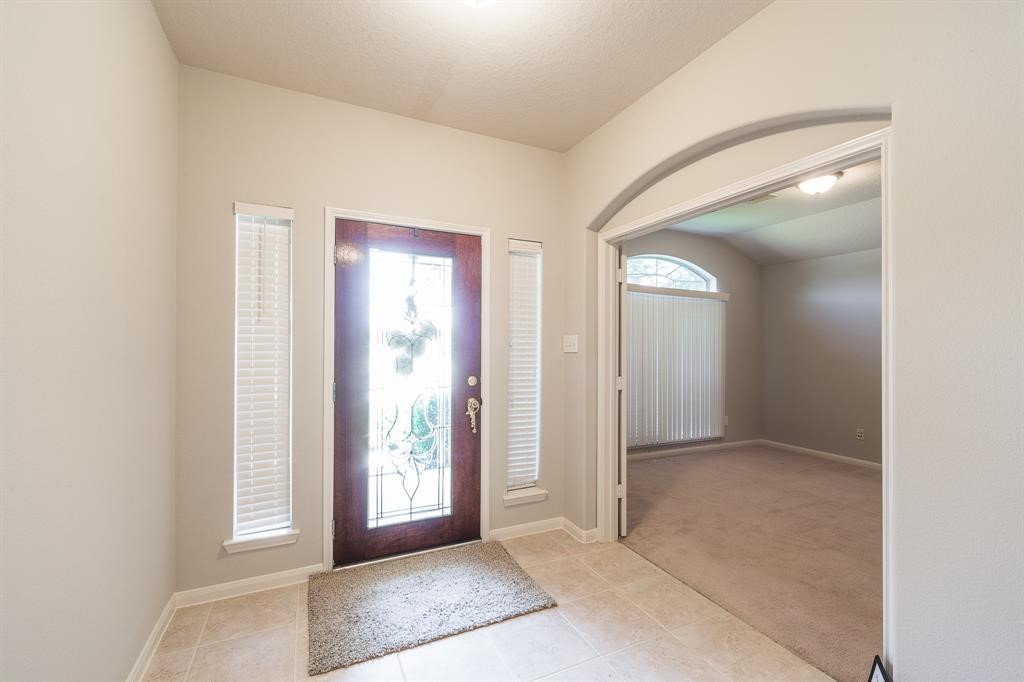 9934 Barr Lake Drive Property Photo 2