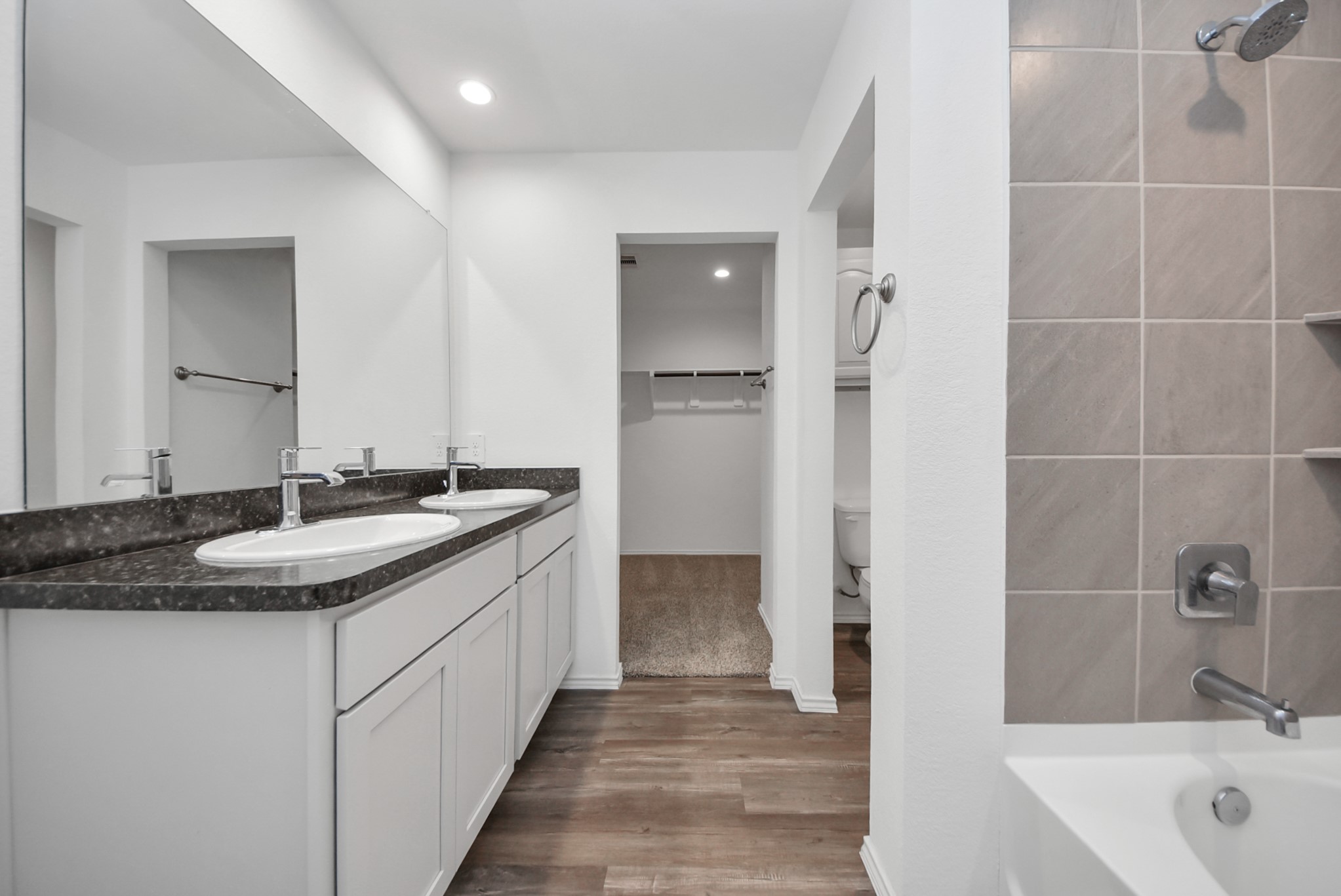 5611 Simcrest Grove Drive Property Photo 14