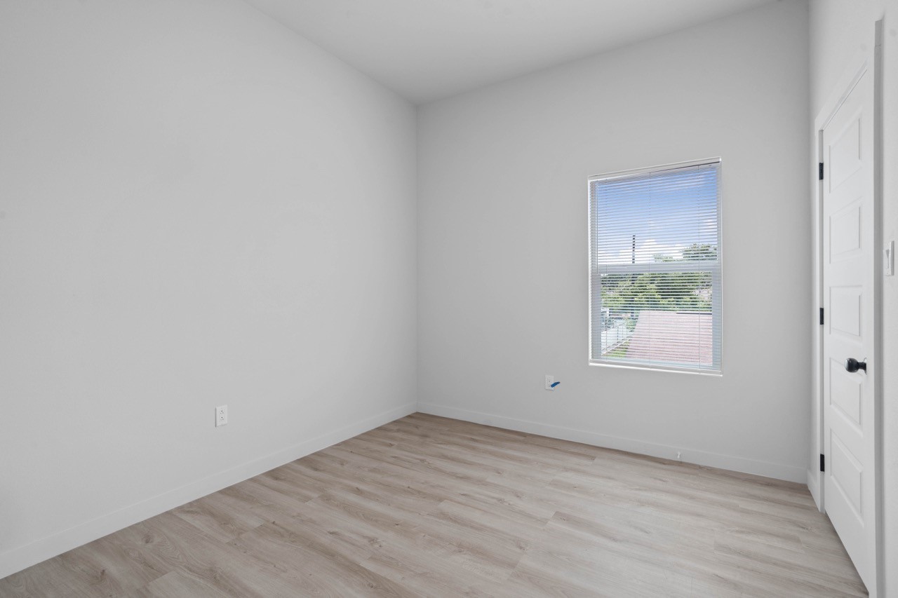9725 Kerr Street B Property Photo 33
