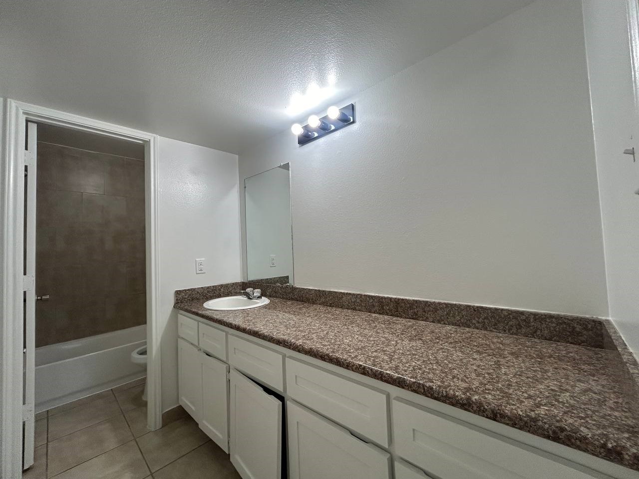 1010 S Wayside Drive 507 Property Photo 27