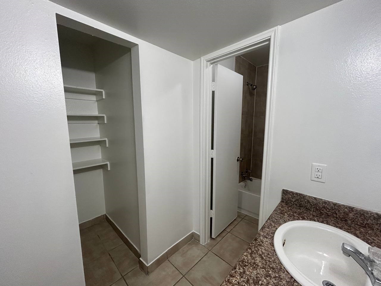 1010 S Wayside Drive 507 Property Photo 28