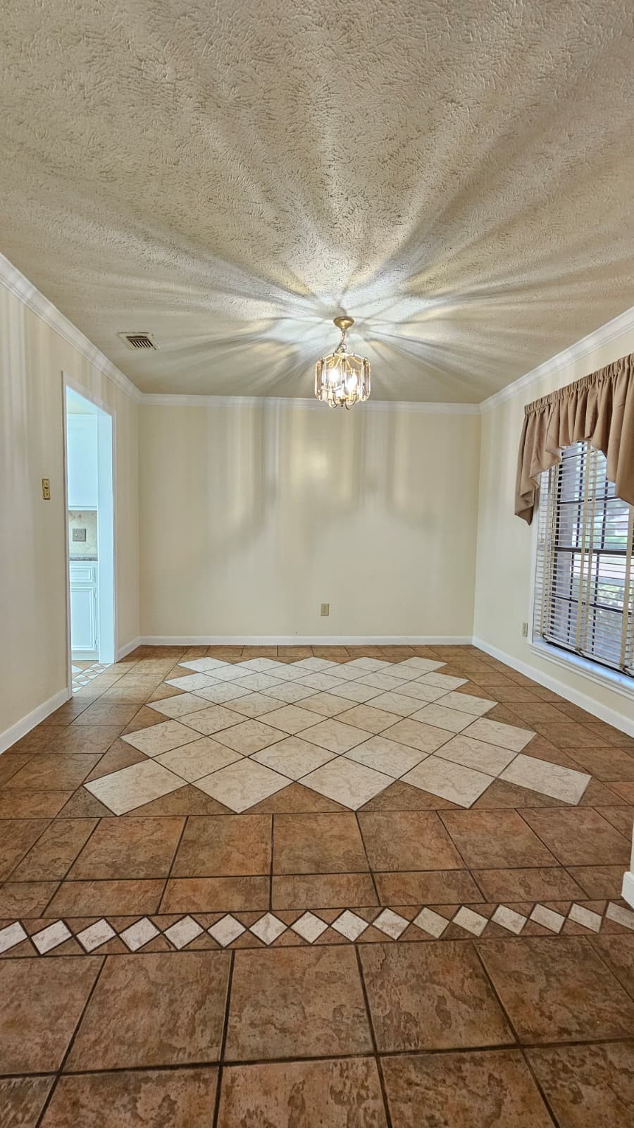 14819 Knightsway Drive Property Photo 5