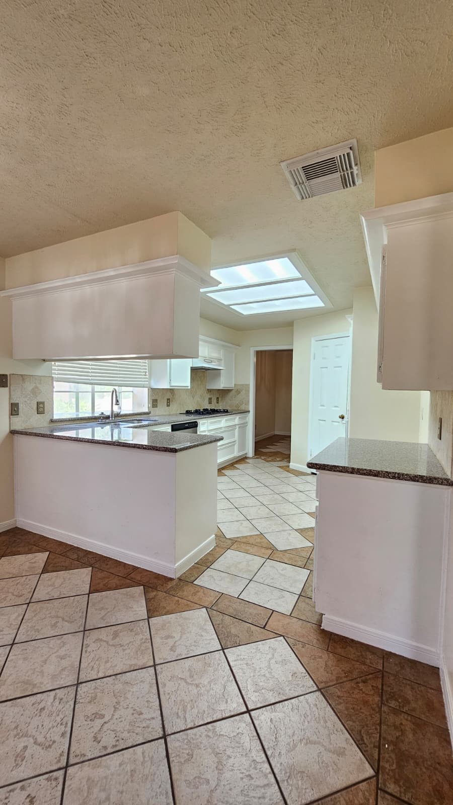 14819 Knightsway Drive Property Photo 8