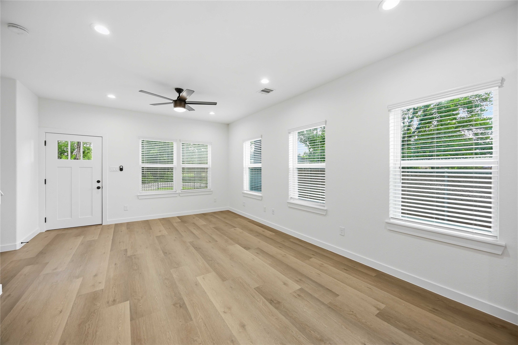8412 Darien Street B Property Photo 7