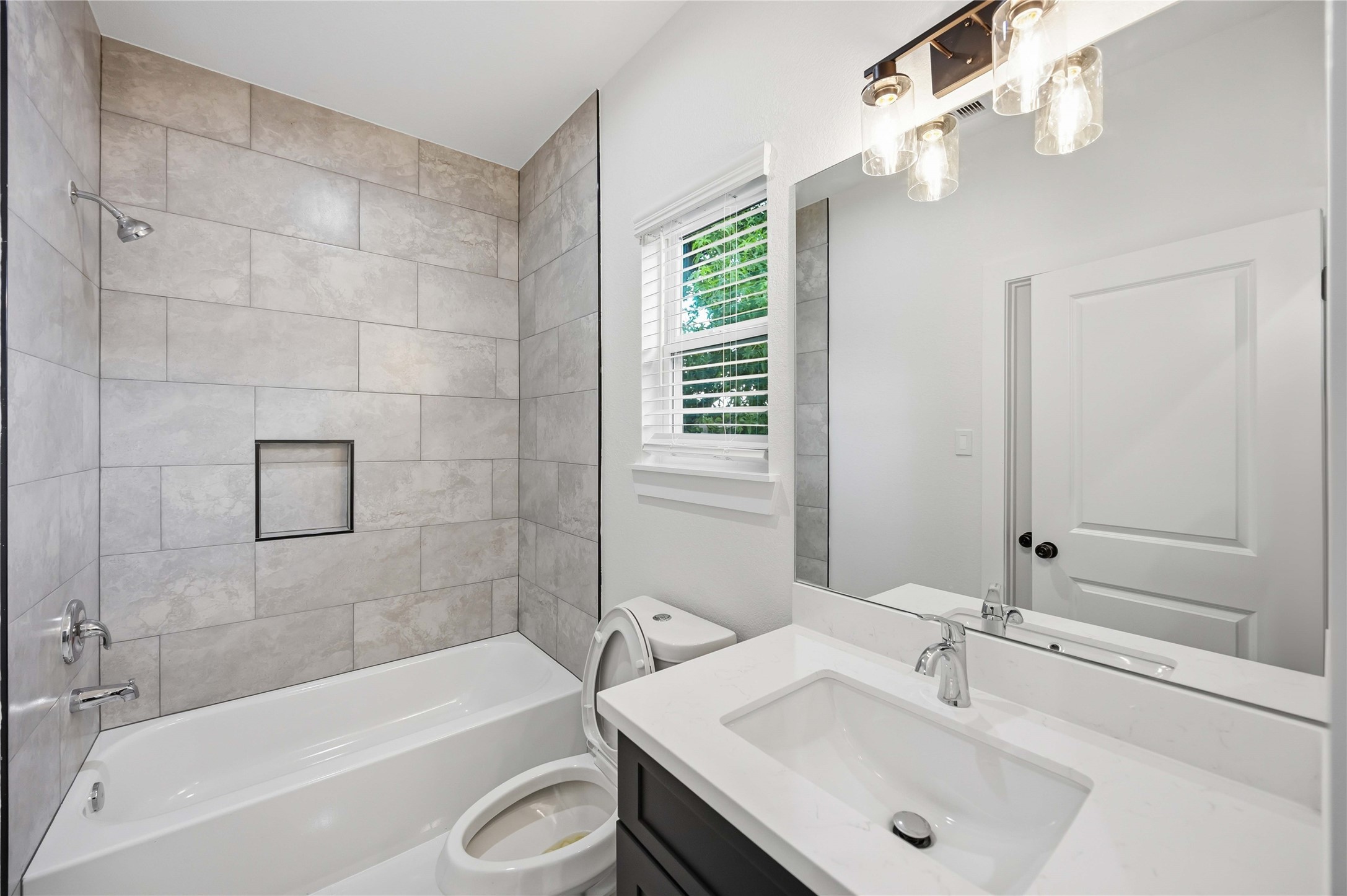 8412 Darien Street B Property Photo 17