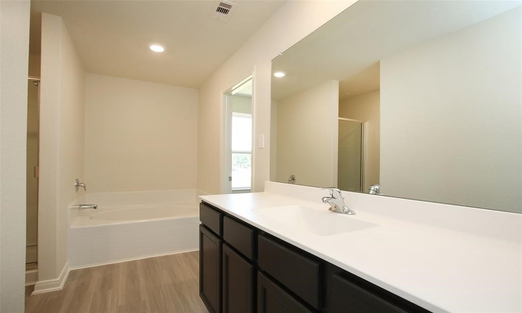 545 Bains Street Property Photo 3