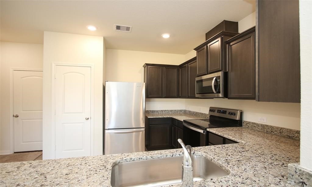 545 Bains Street Property Photo 4