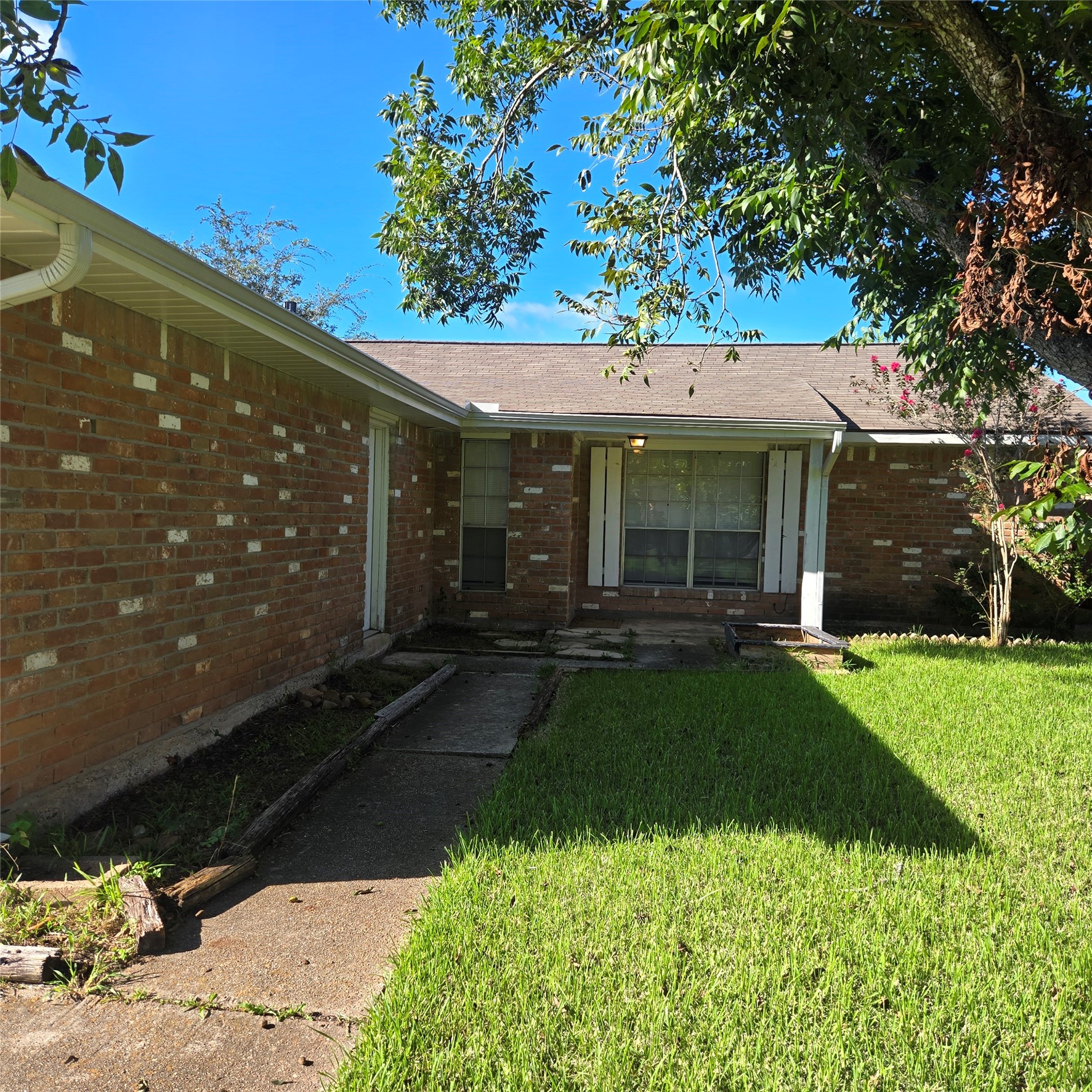 3046 Mosby Drive Property Photo 2