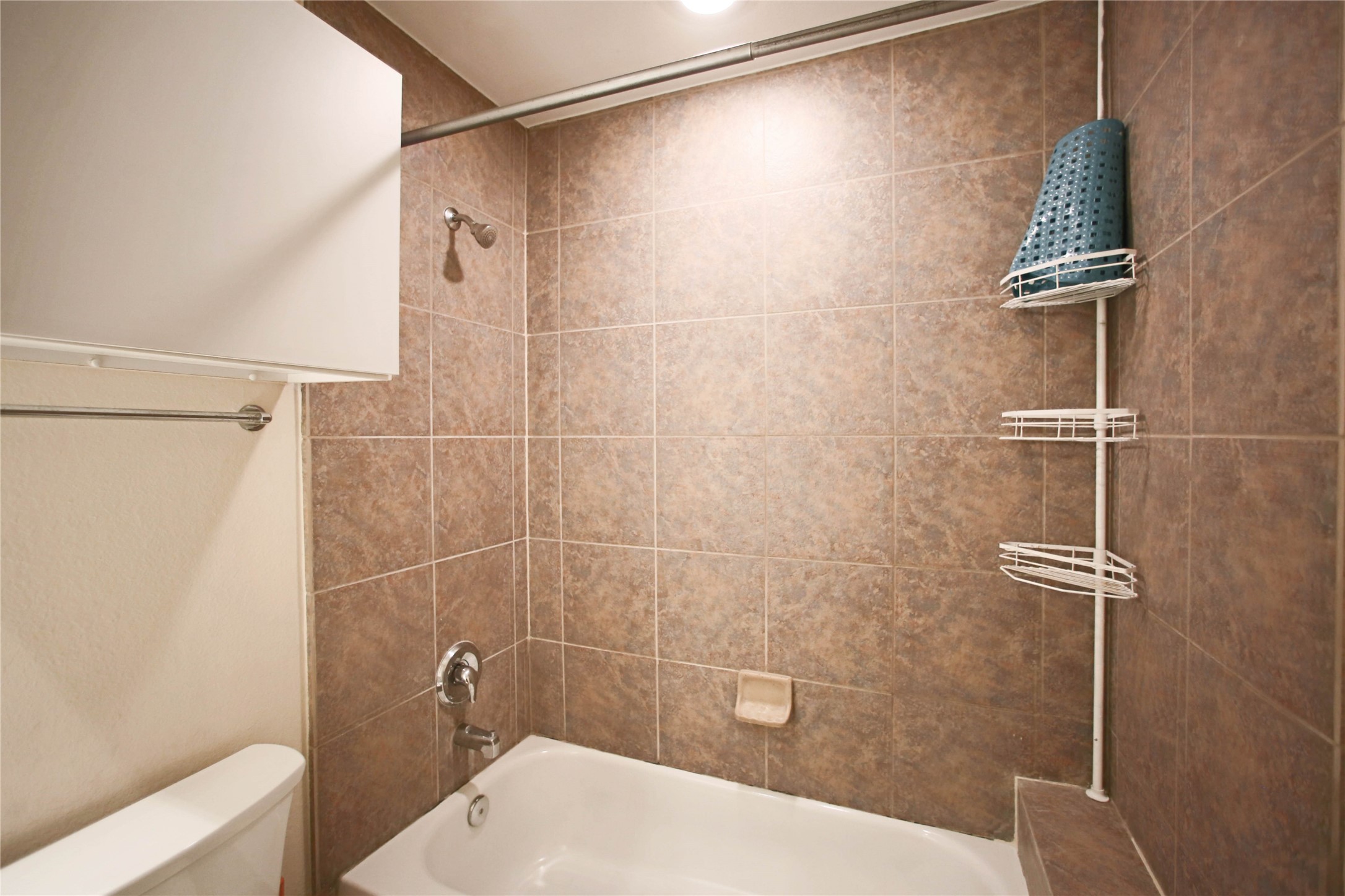 6913 Yellowstone Way Drive Property Photo 4
