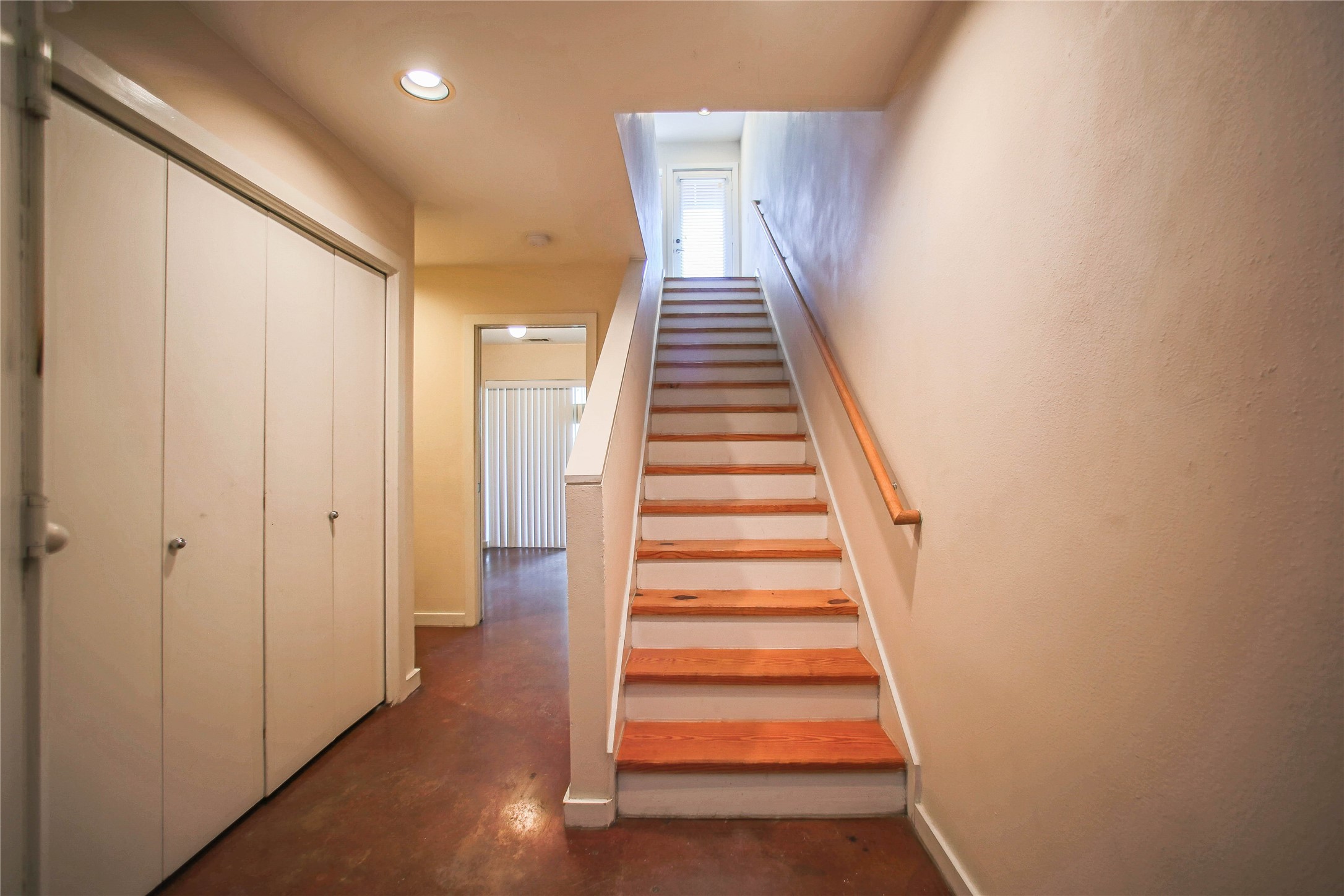6913 Yellowstone Way Drive Property Photo 5