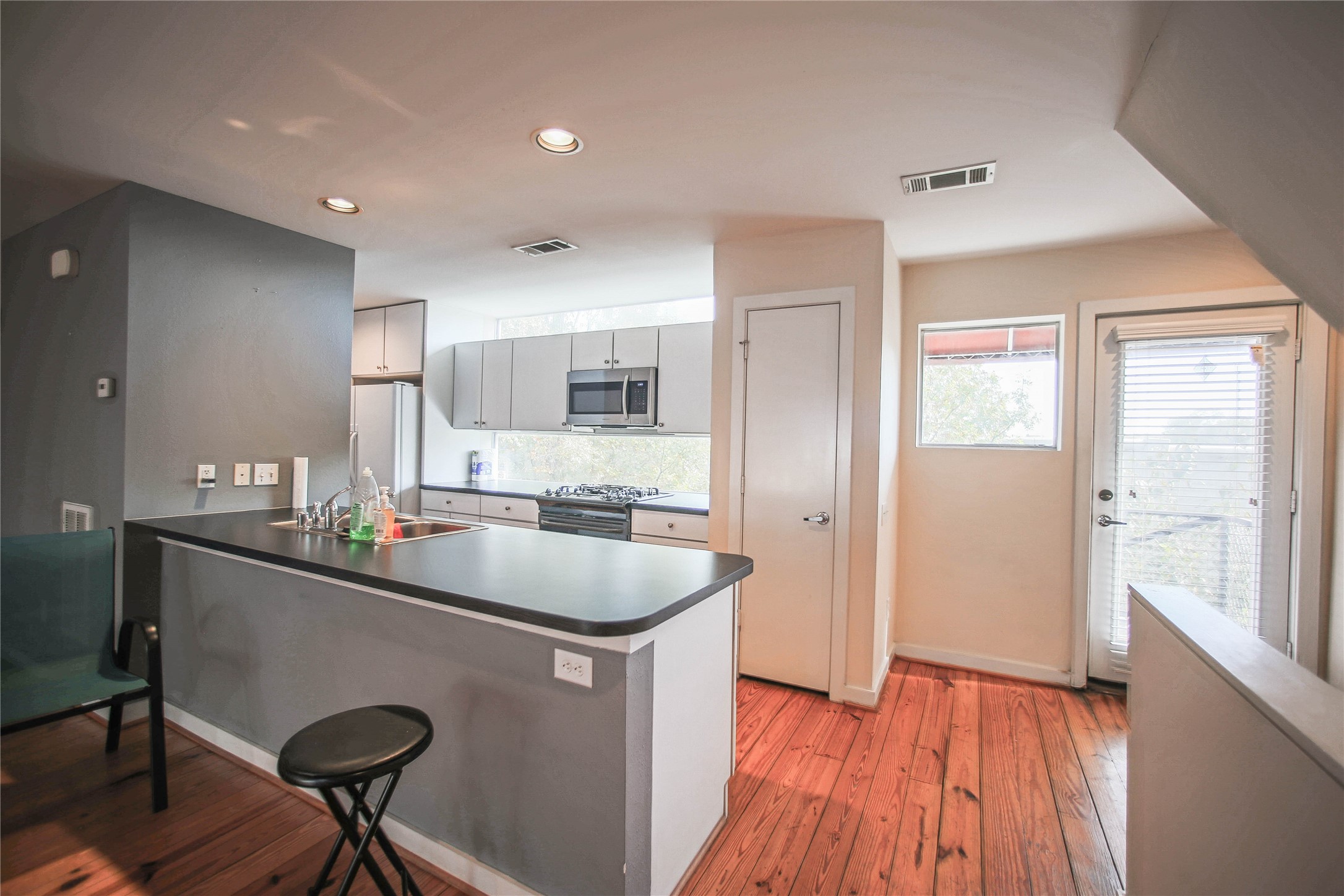 6913 Yellowstone Way Drive Property Photo 6