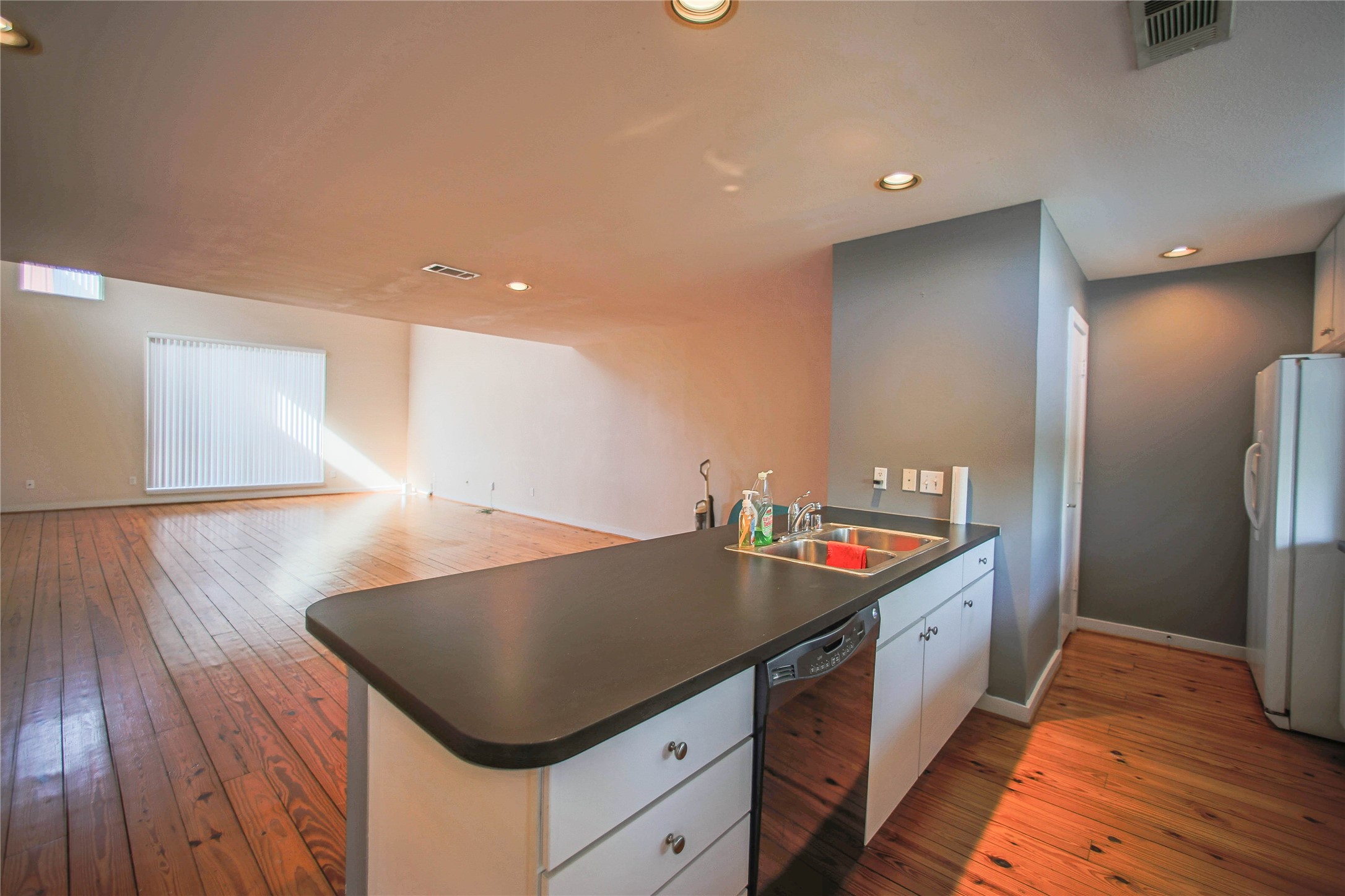 6913 Yellowstone Way Drive Property Photo 8