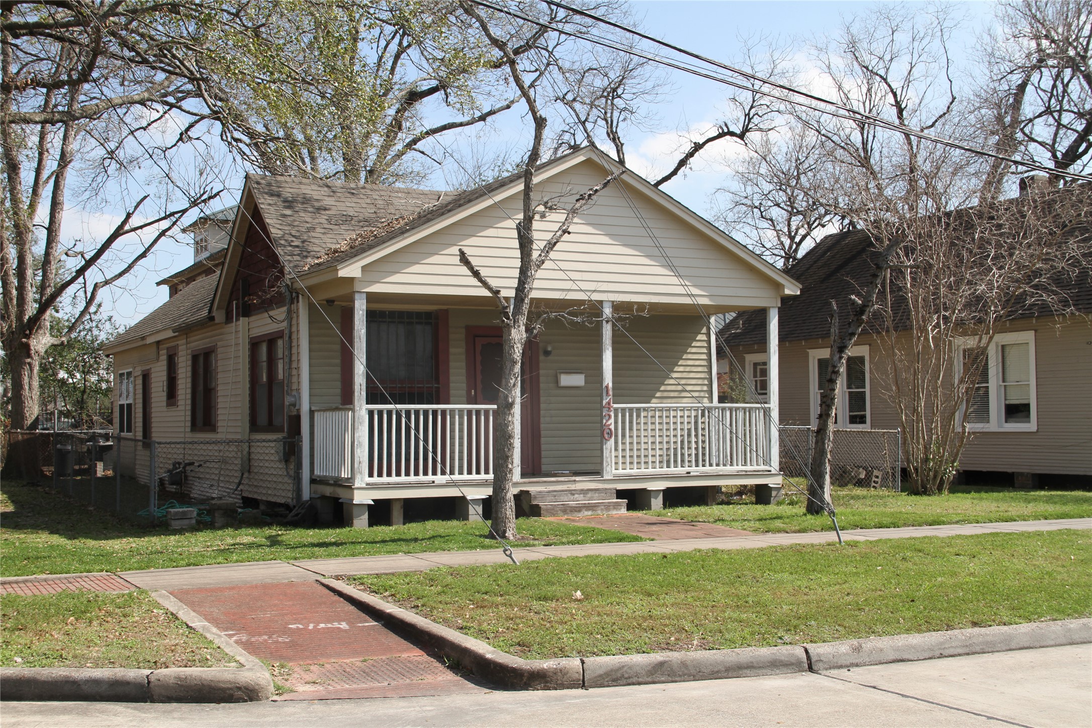 1420 Oxford Street Property Photo 1