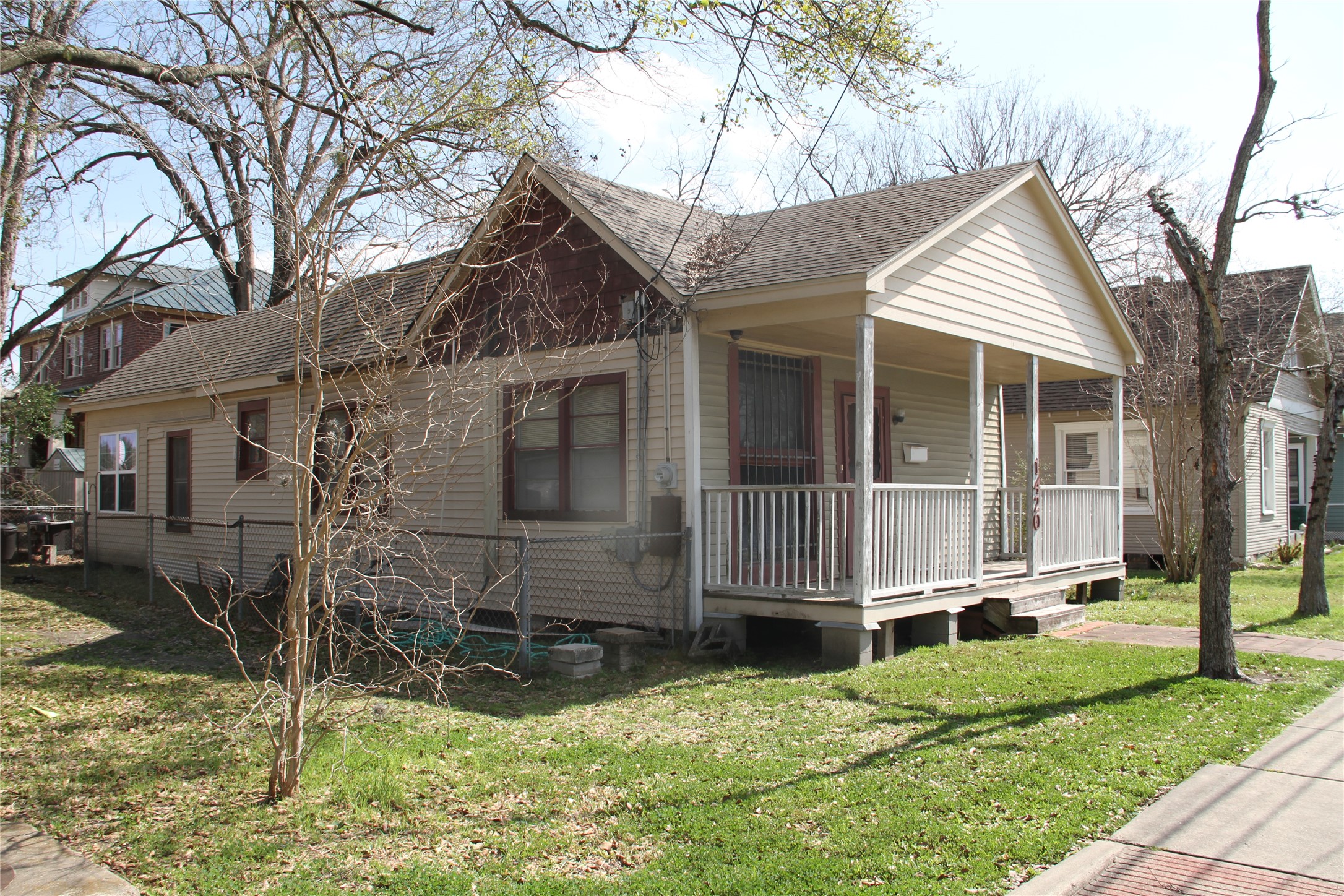 1420 Oxford Street Property Photo 3