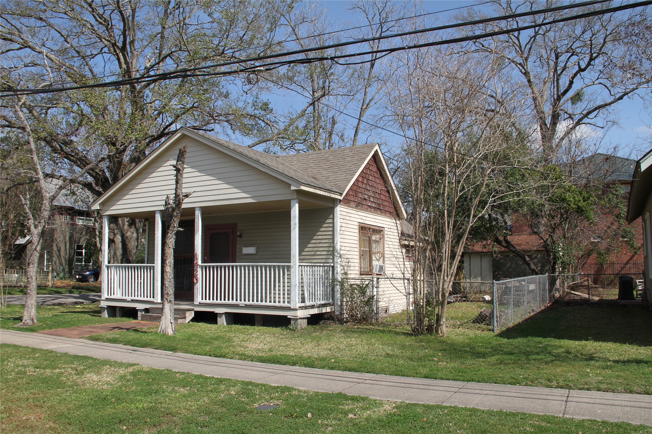 1420 Oxford Street Property Photo 6