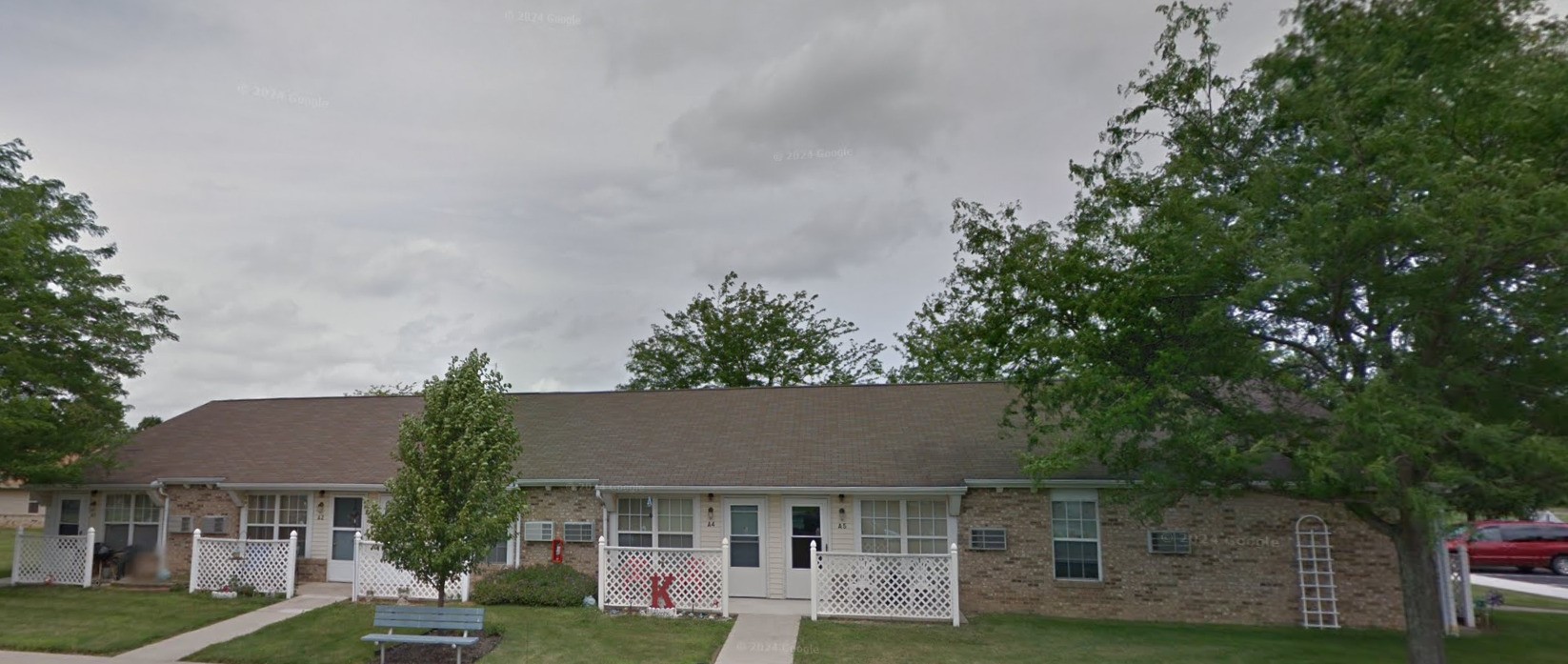 995 Meadow Ln Property Photo 3