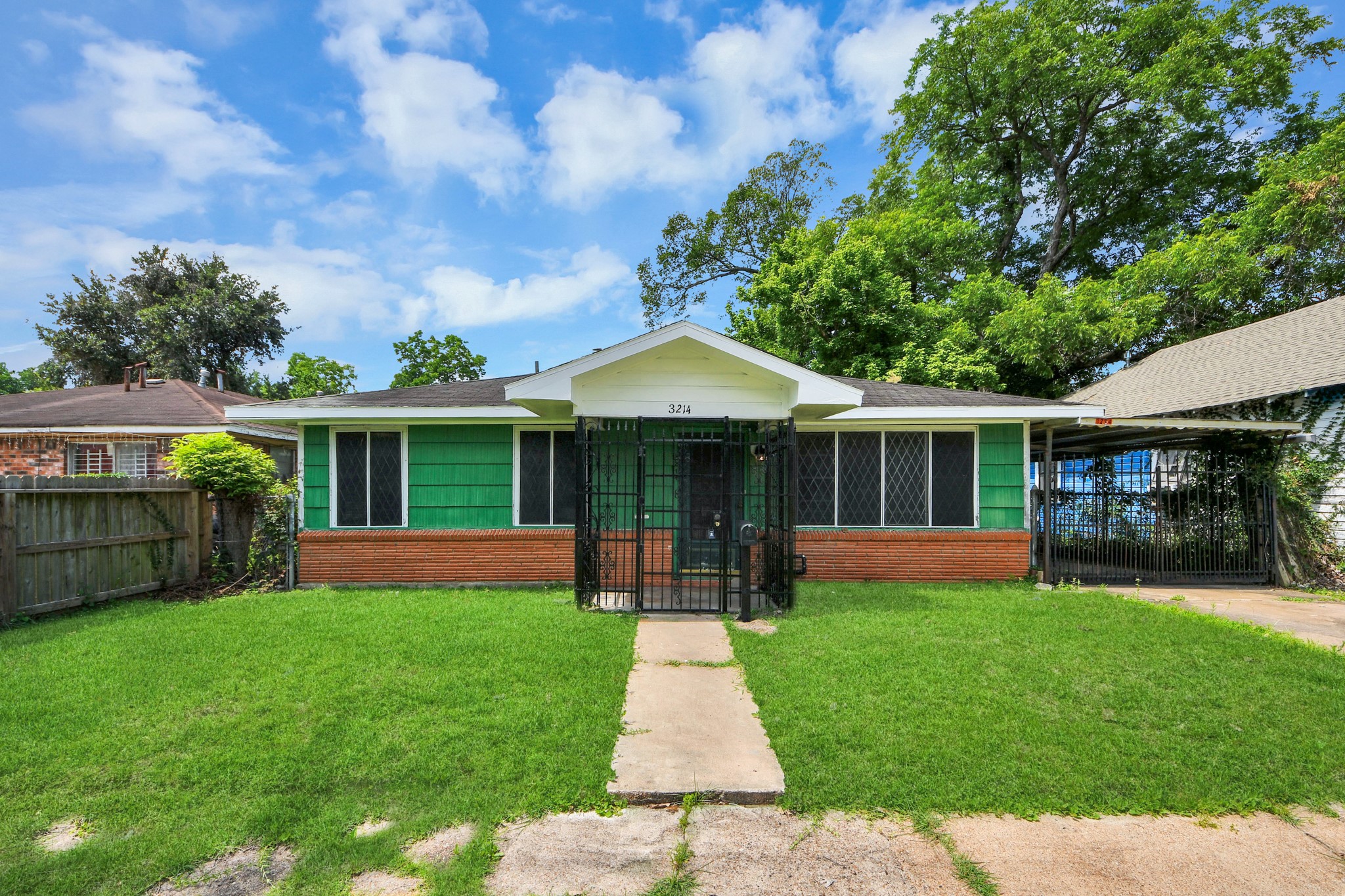3214 Tuam St Property Photo 1