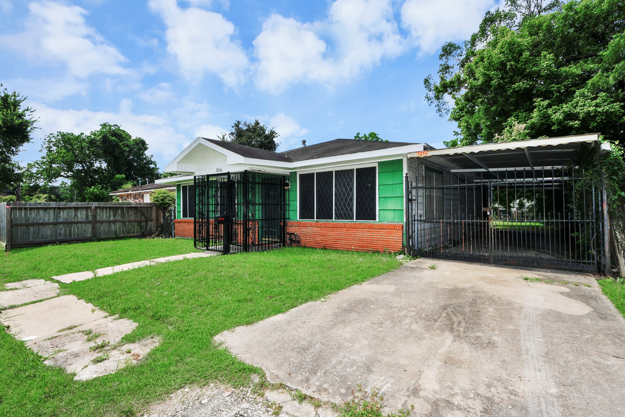 3214 Tuam St Property Photo 2