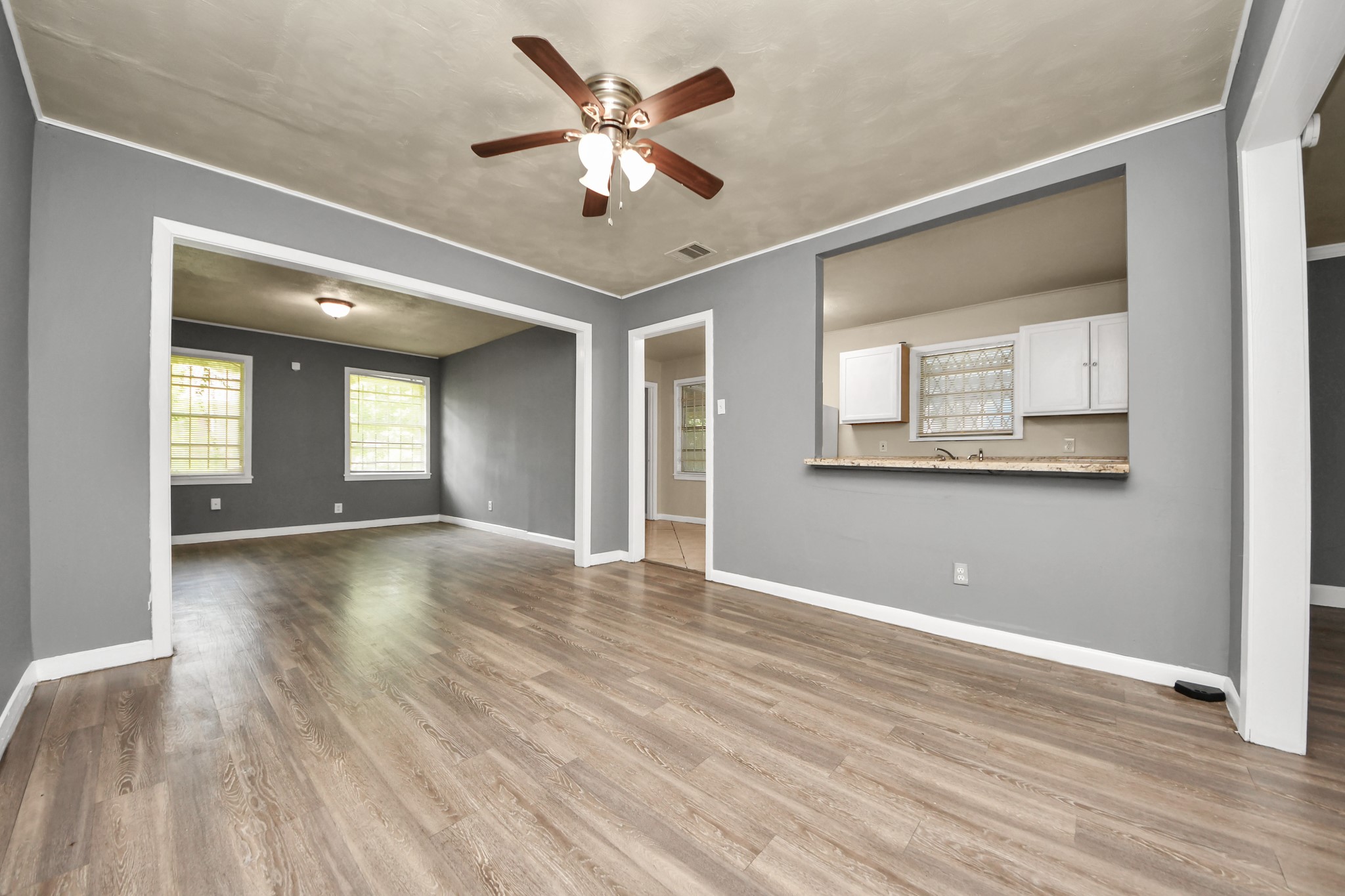 3214 Tuam St Property Photo 8