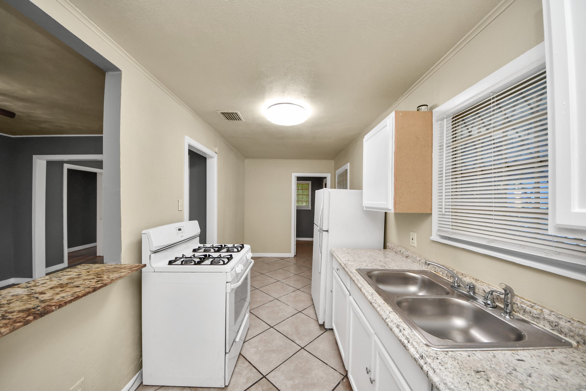 3214 Tuam St Property Photo 14