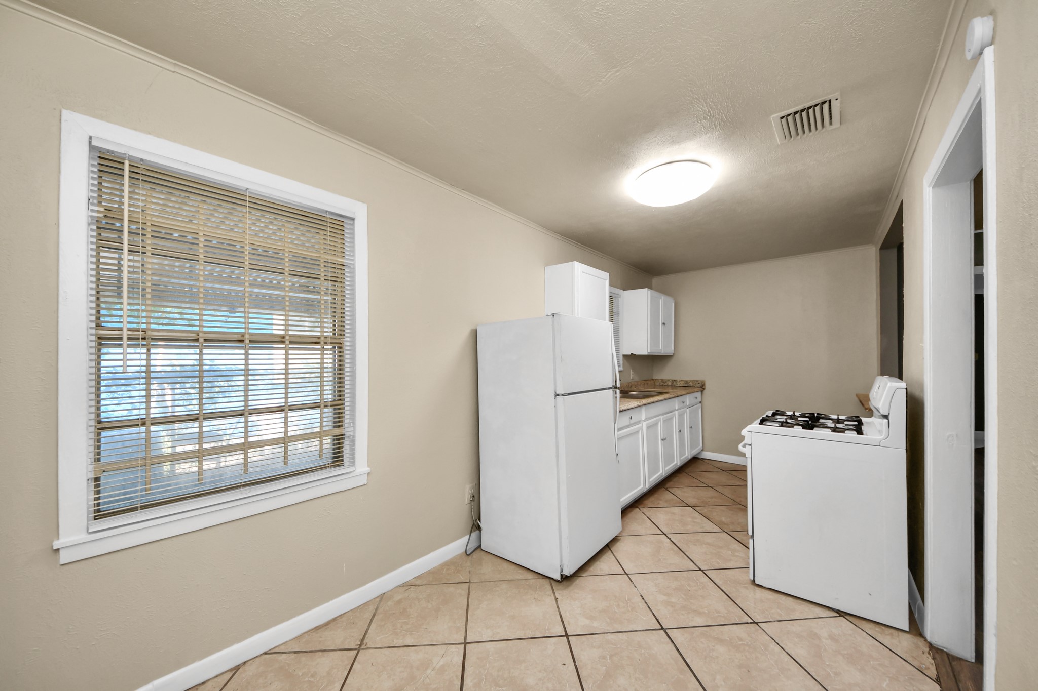 3214 Tuam St Property Photo 17