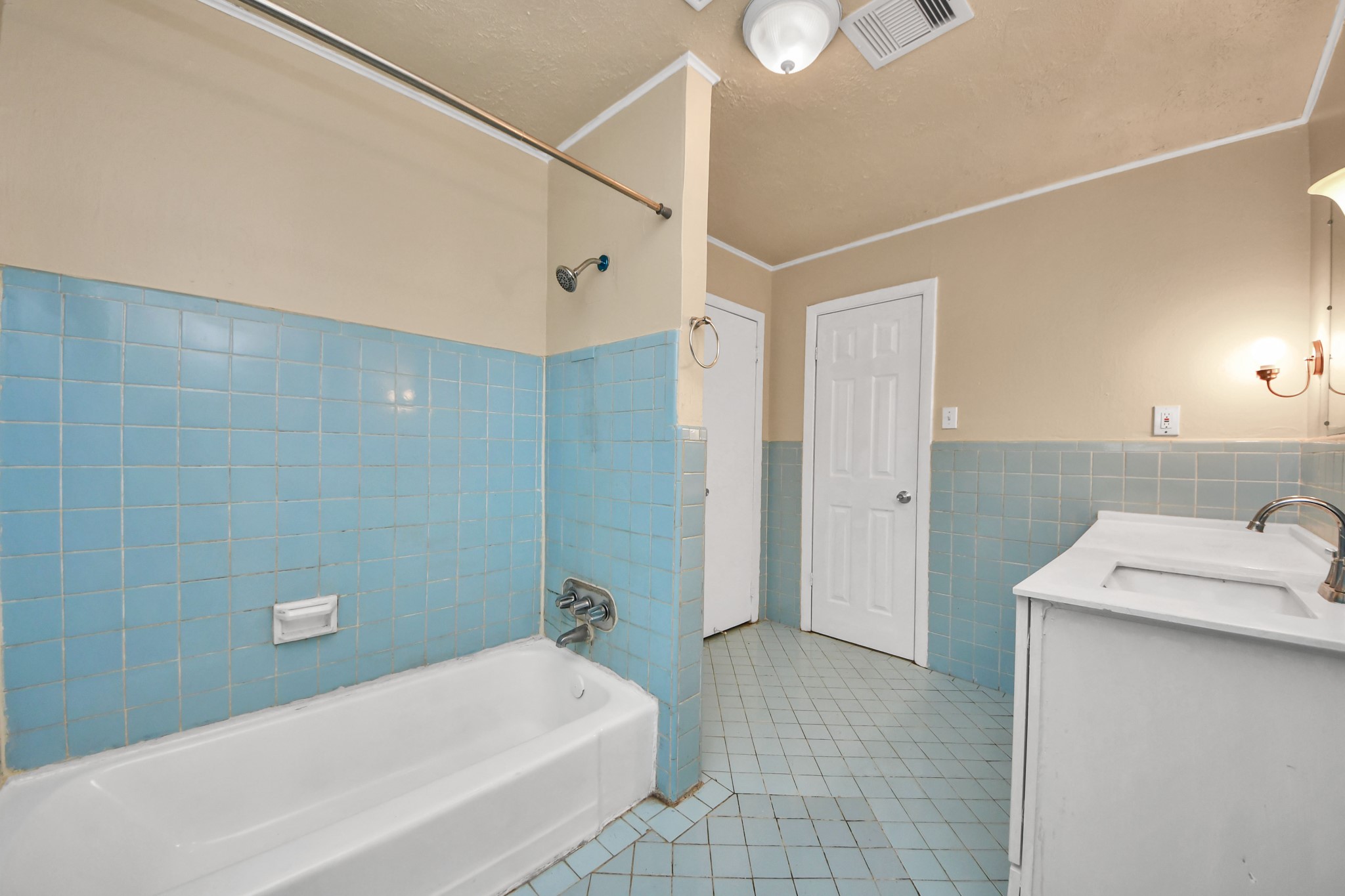 3214 Tuam St Property Photo 24